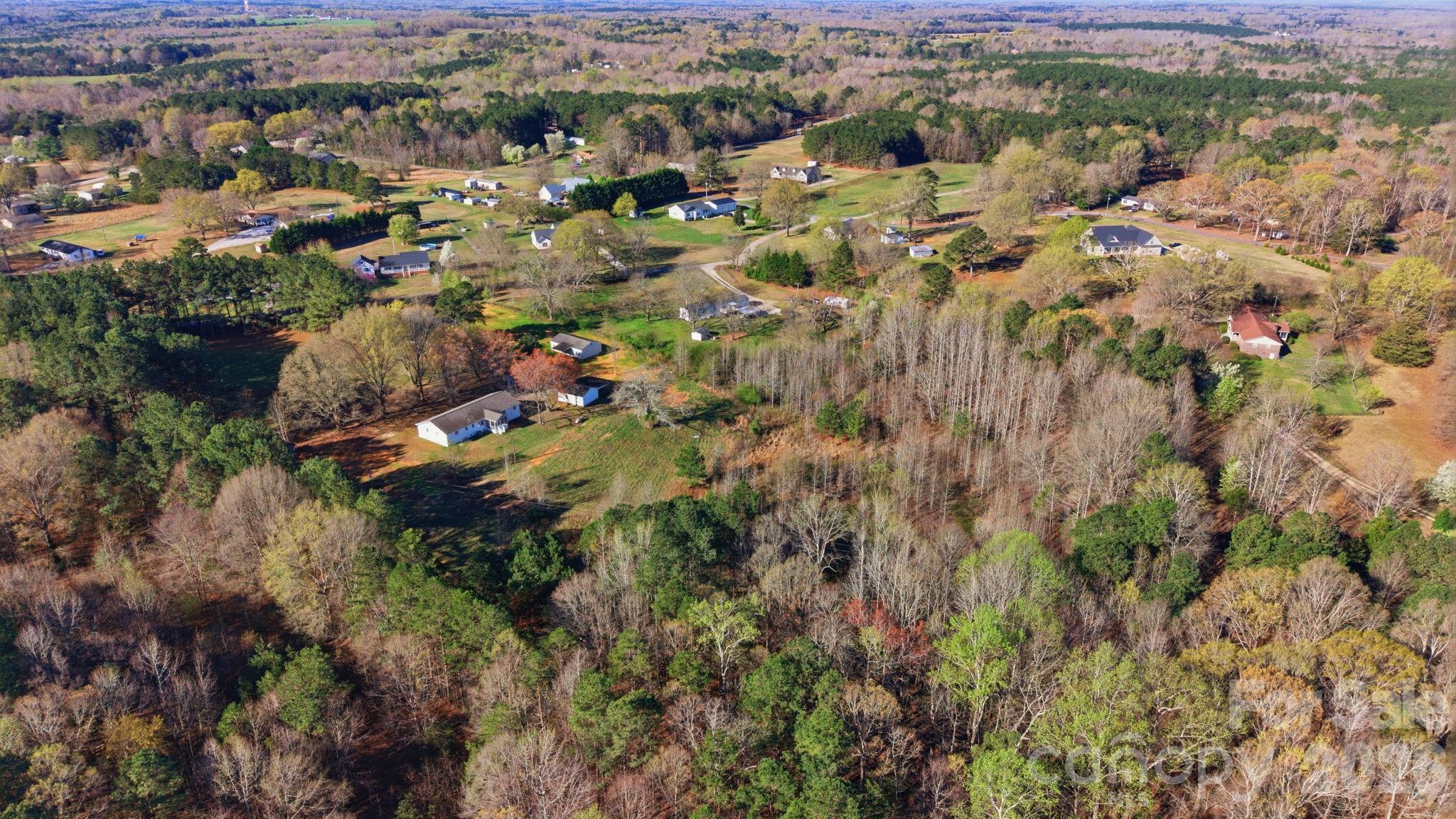 861 Union Church Road — Lancaster