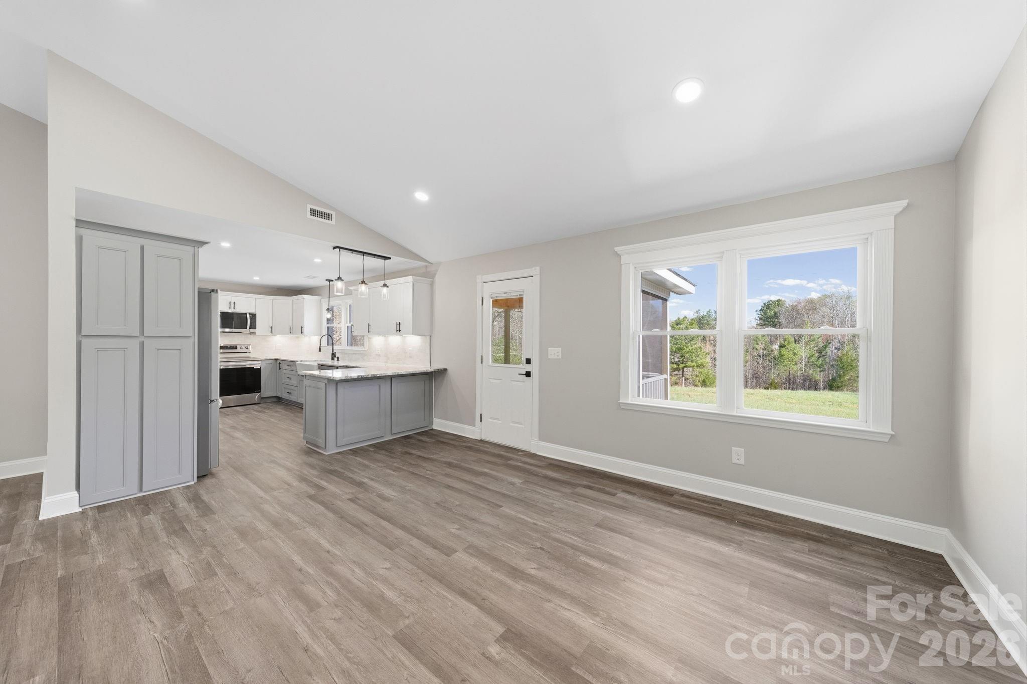 861 Union Church Road — Lancaster