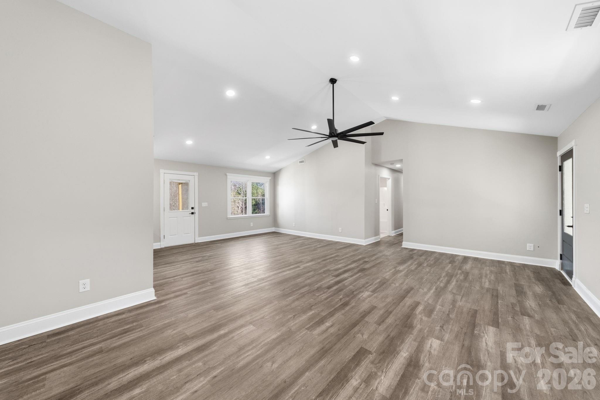 861 Union Church Road — Lancaster