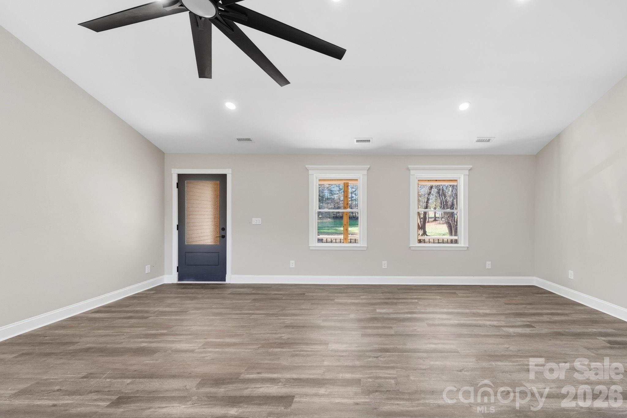 861 Union Church Road — Lancaster