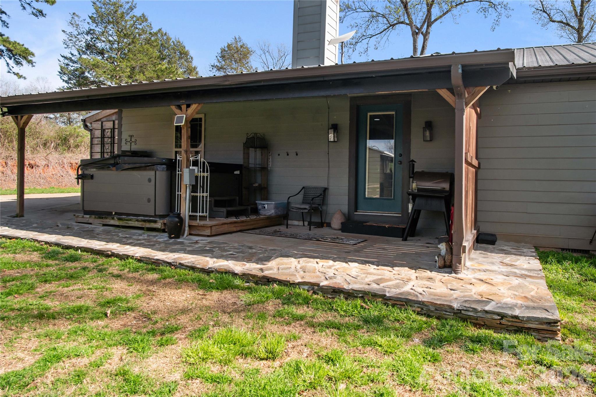 4107 Sandy Plains Road — Tryon