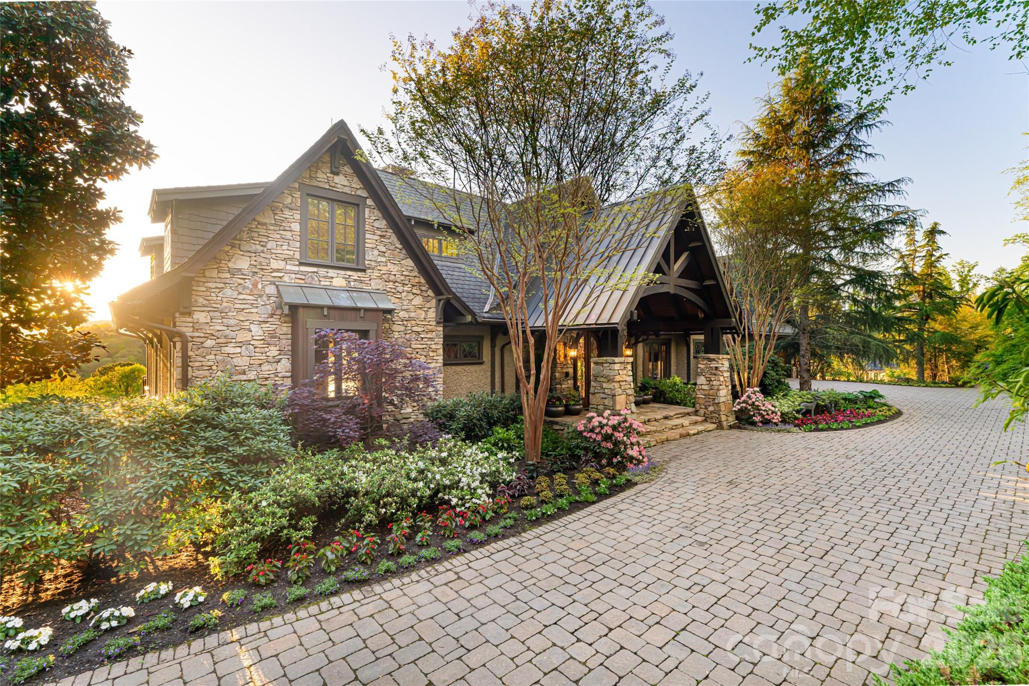 66 N Deerhaven Lane — Asheville