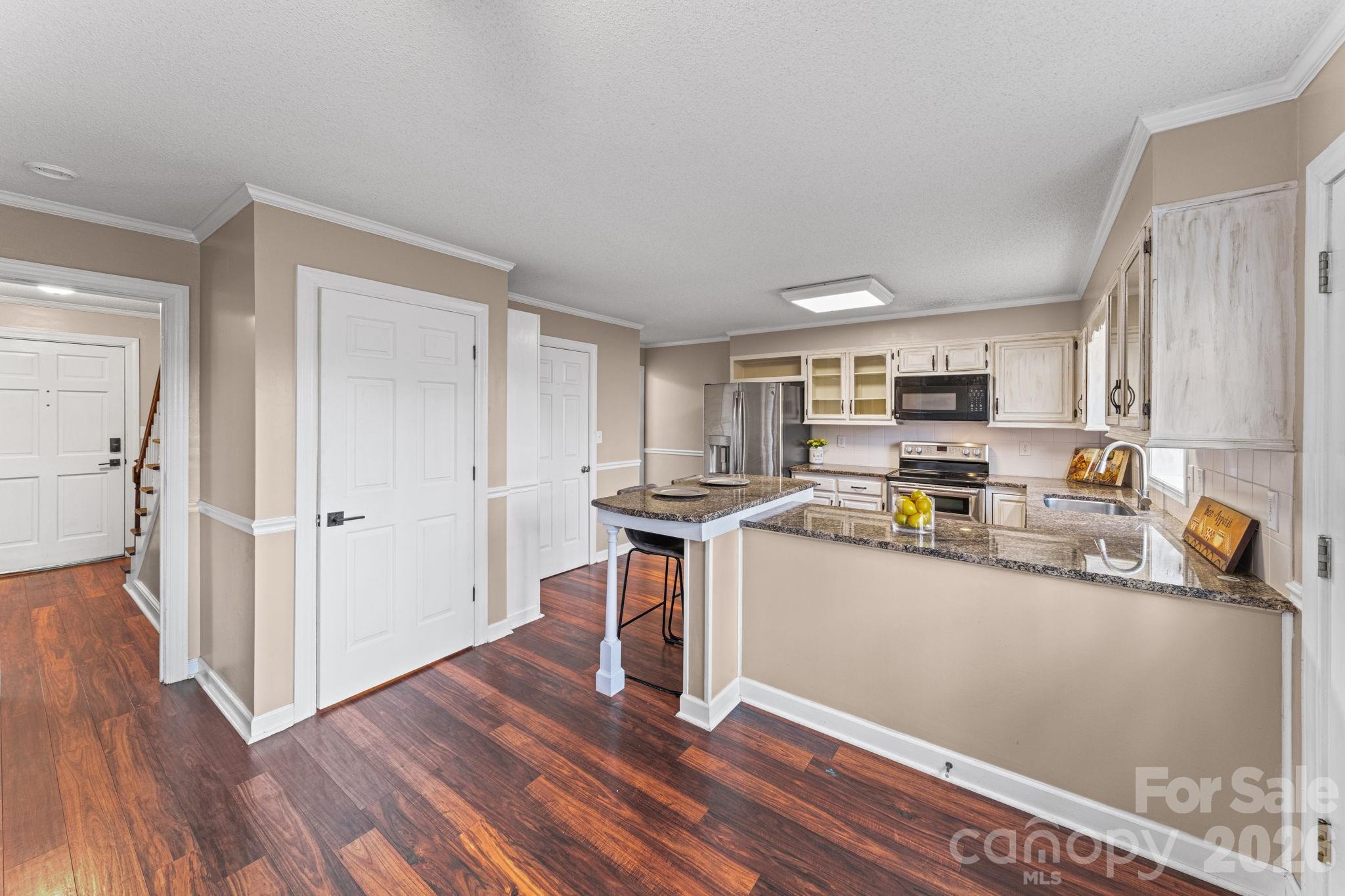 200 Maple Court — Lexington
