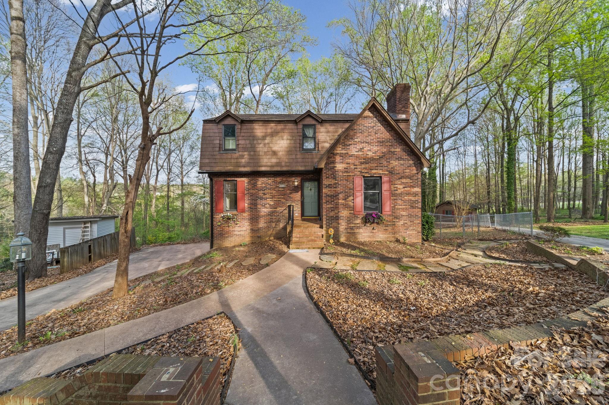 200 Maple Court — Lexington
