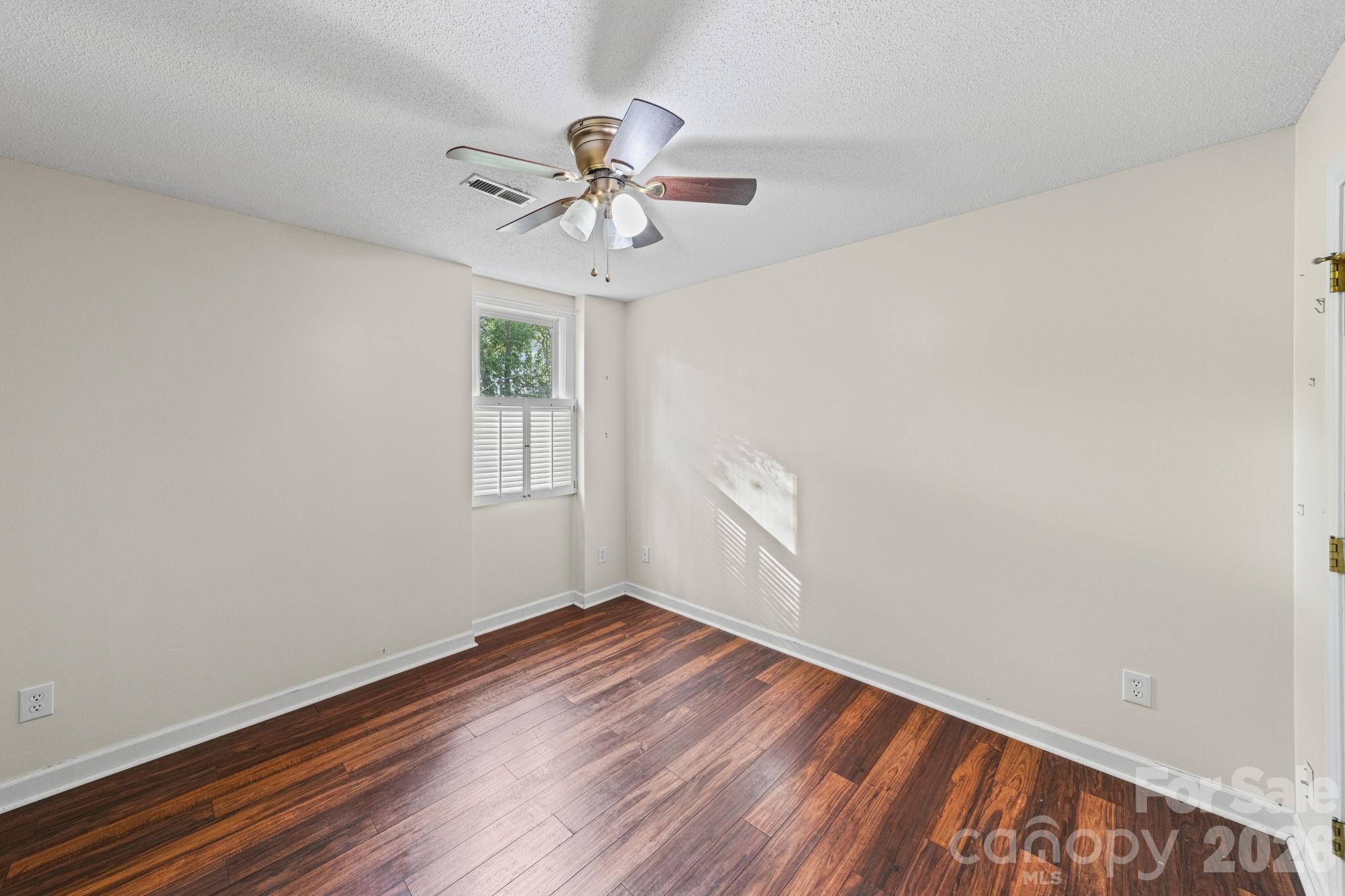 200 Maple Court — Lexington