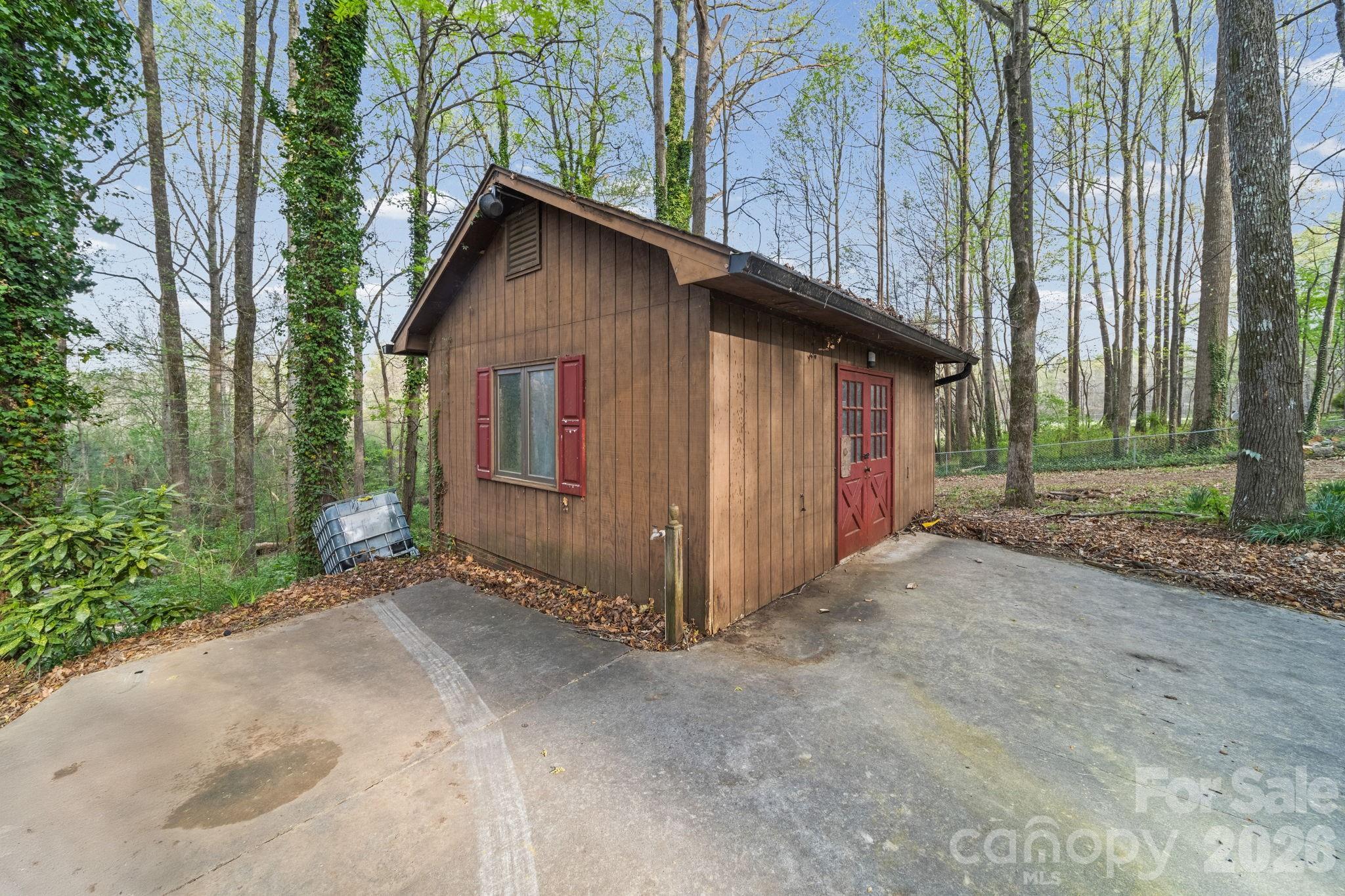 200 Maple Court — Lexington