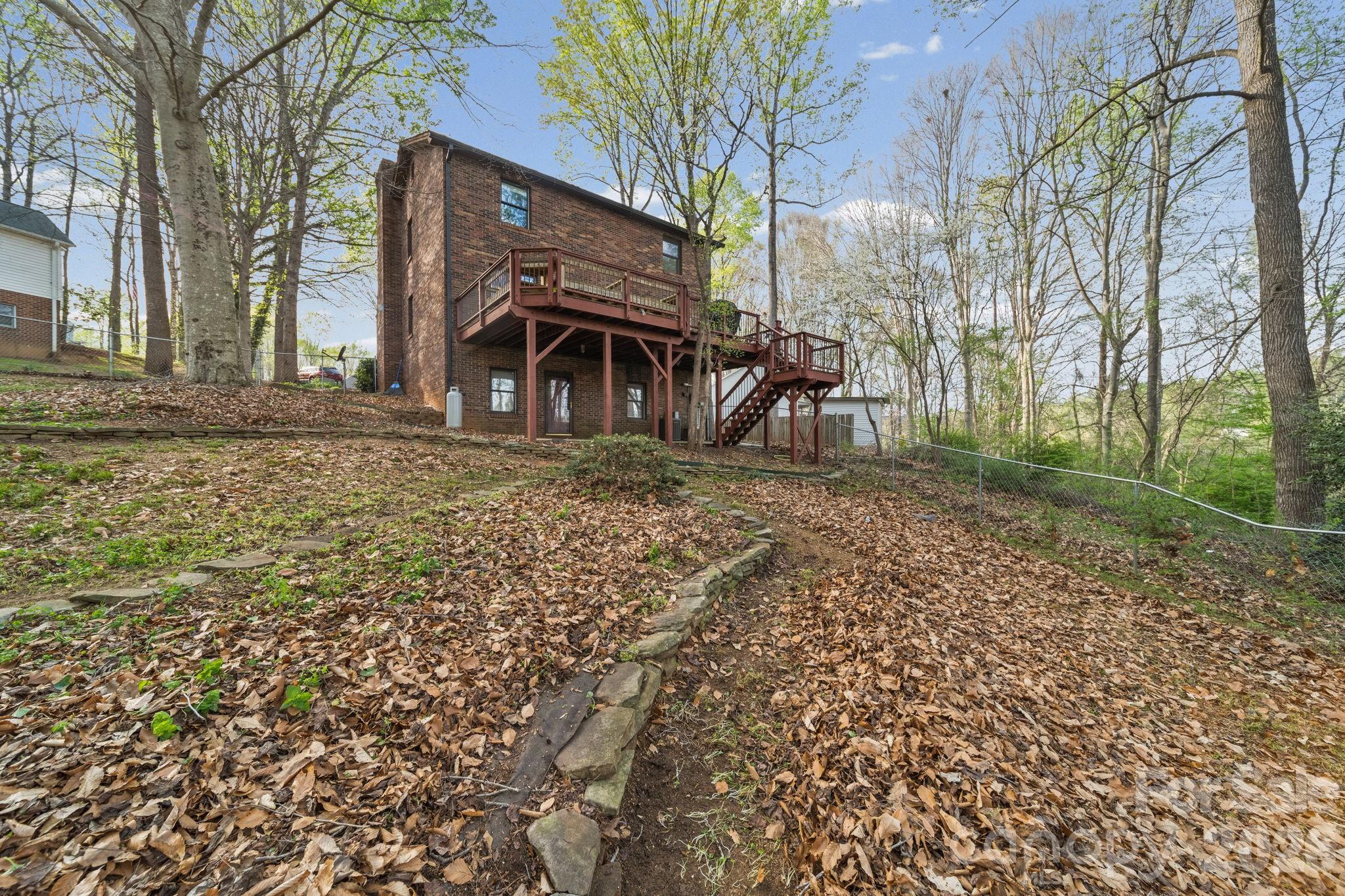 200 Maple Court — Lexington