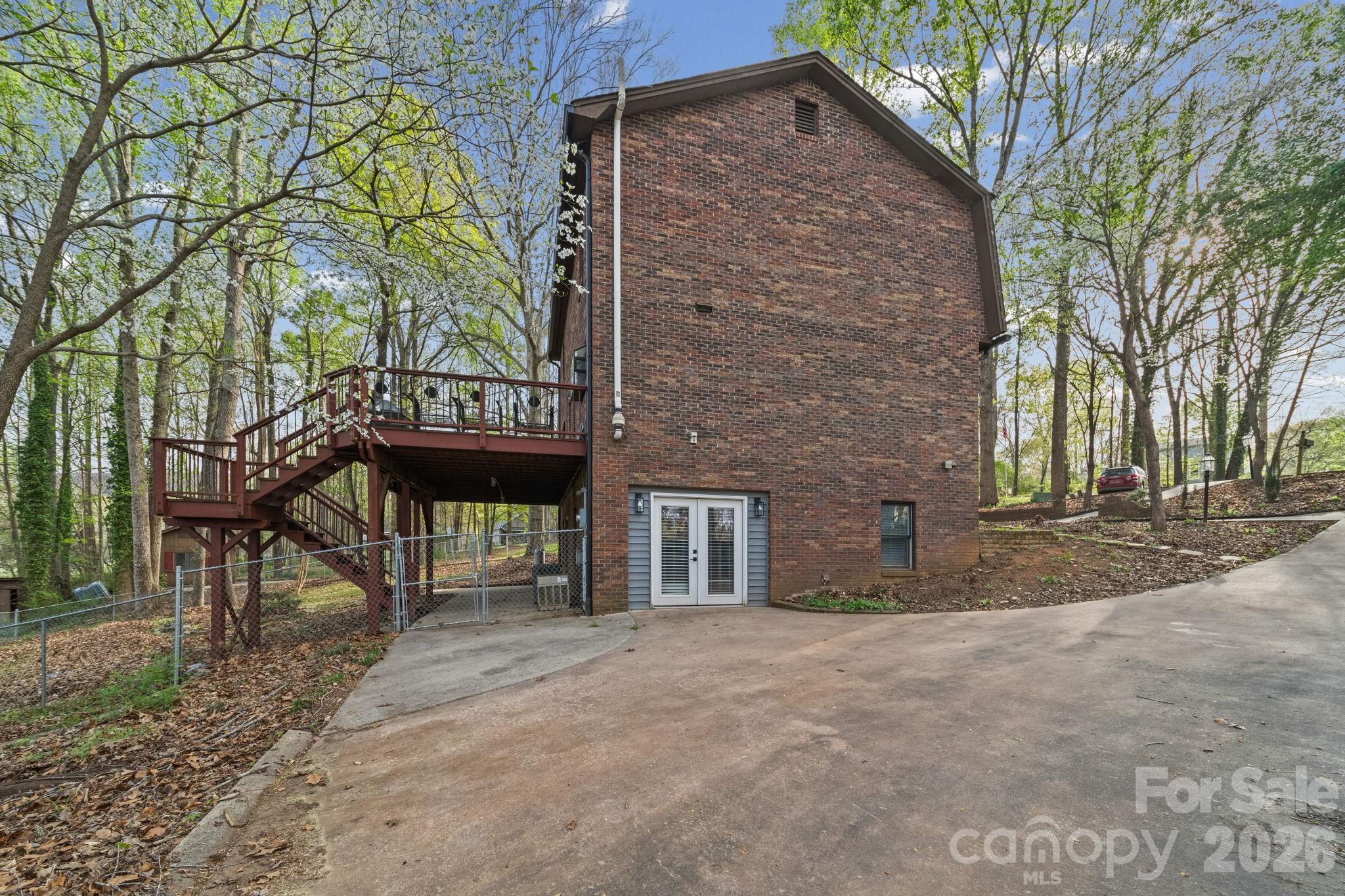 200 Maple Court — Lexington