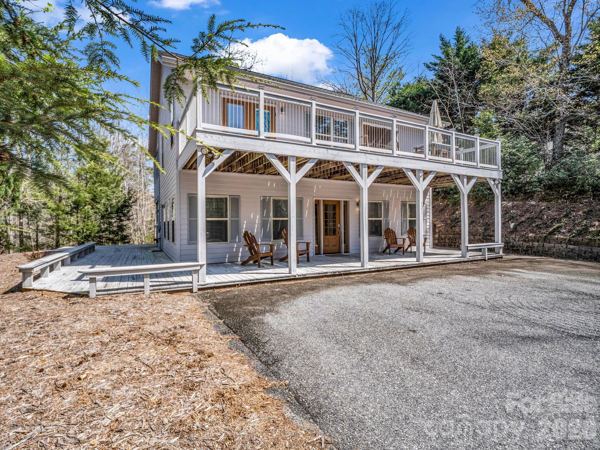 121 Fern Loop — Lake Lure