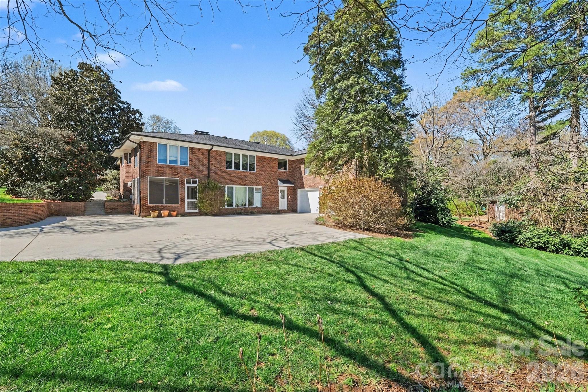 746 Grandview Drive NE — Concord