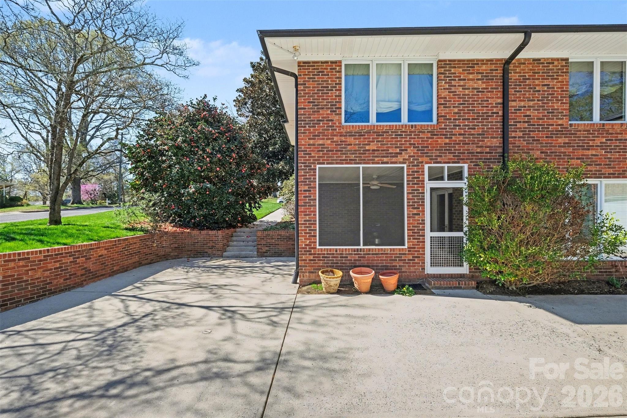 746 Grandview Drive NE — Concord
