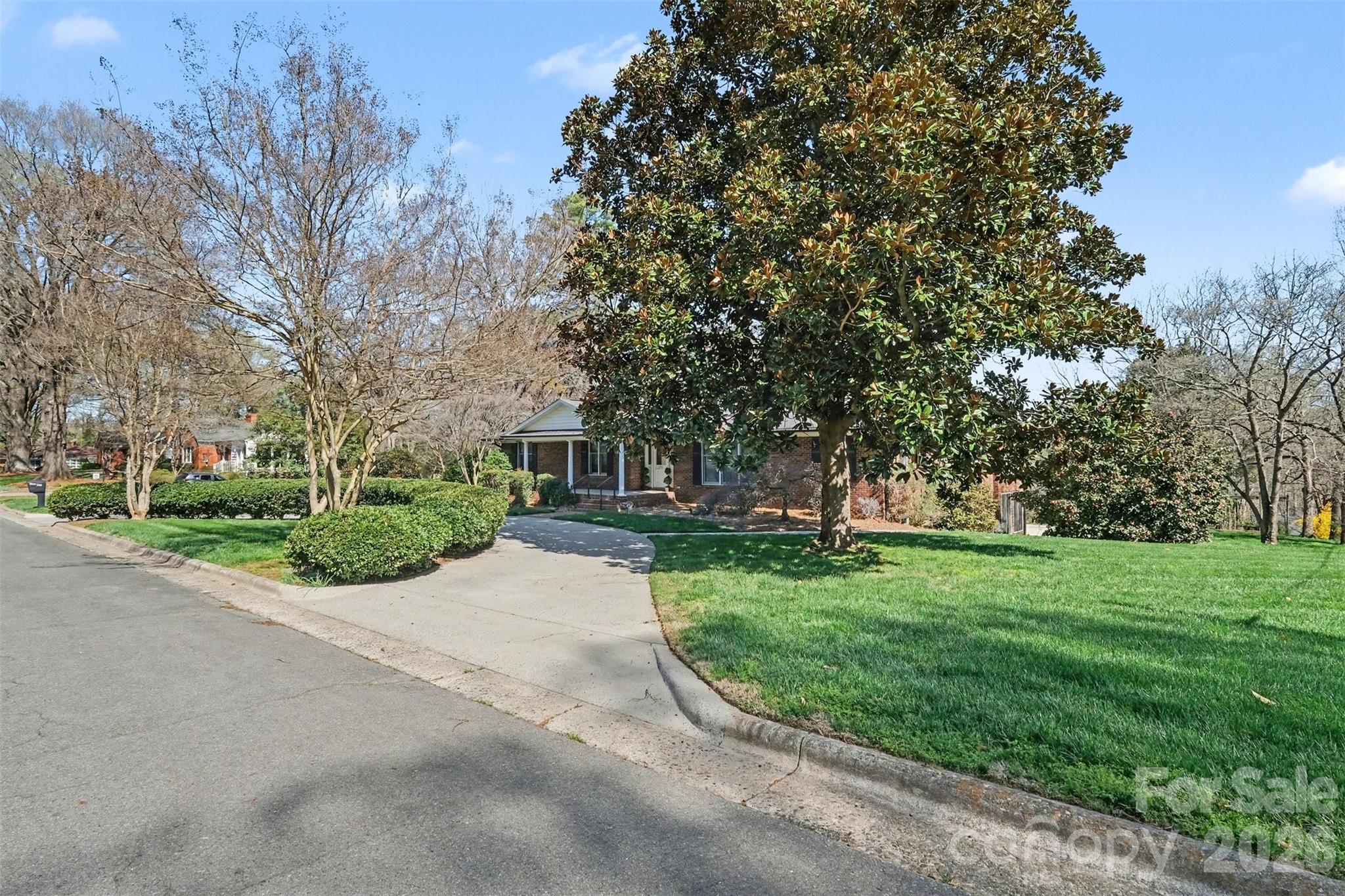 746 Grandview Drive NE — Concord