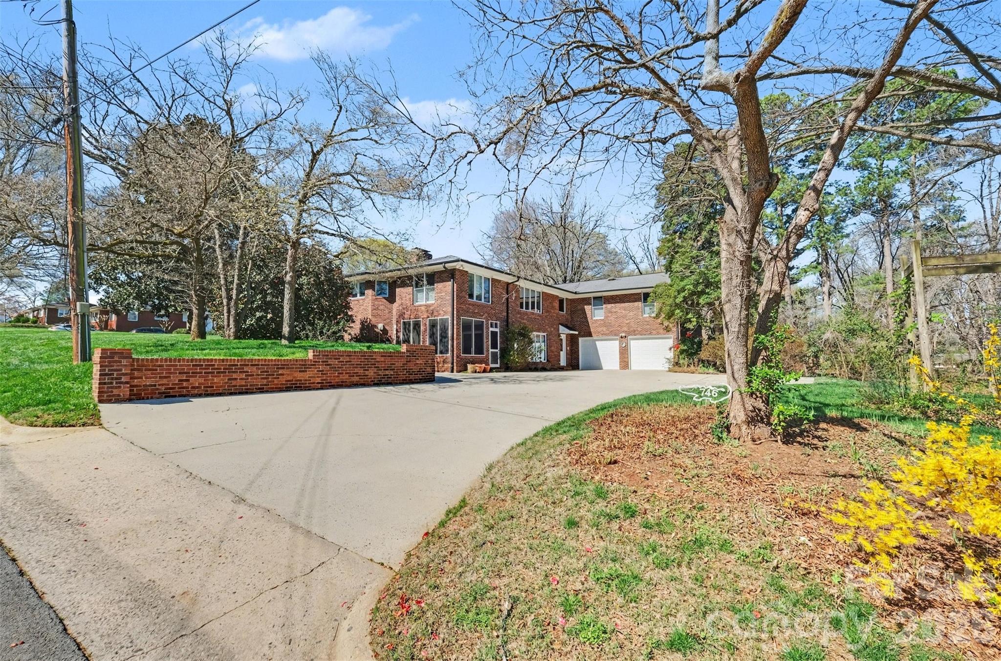 746 Grandview Drive NE — Concord