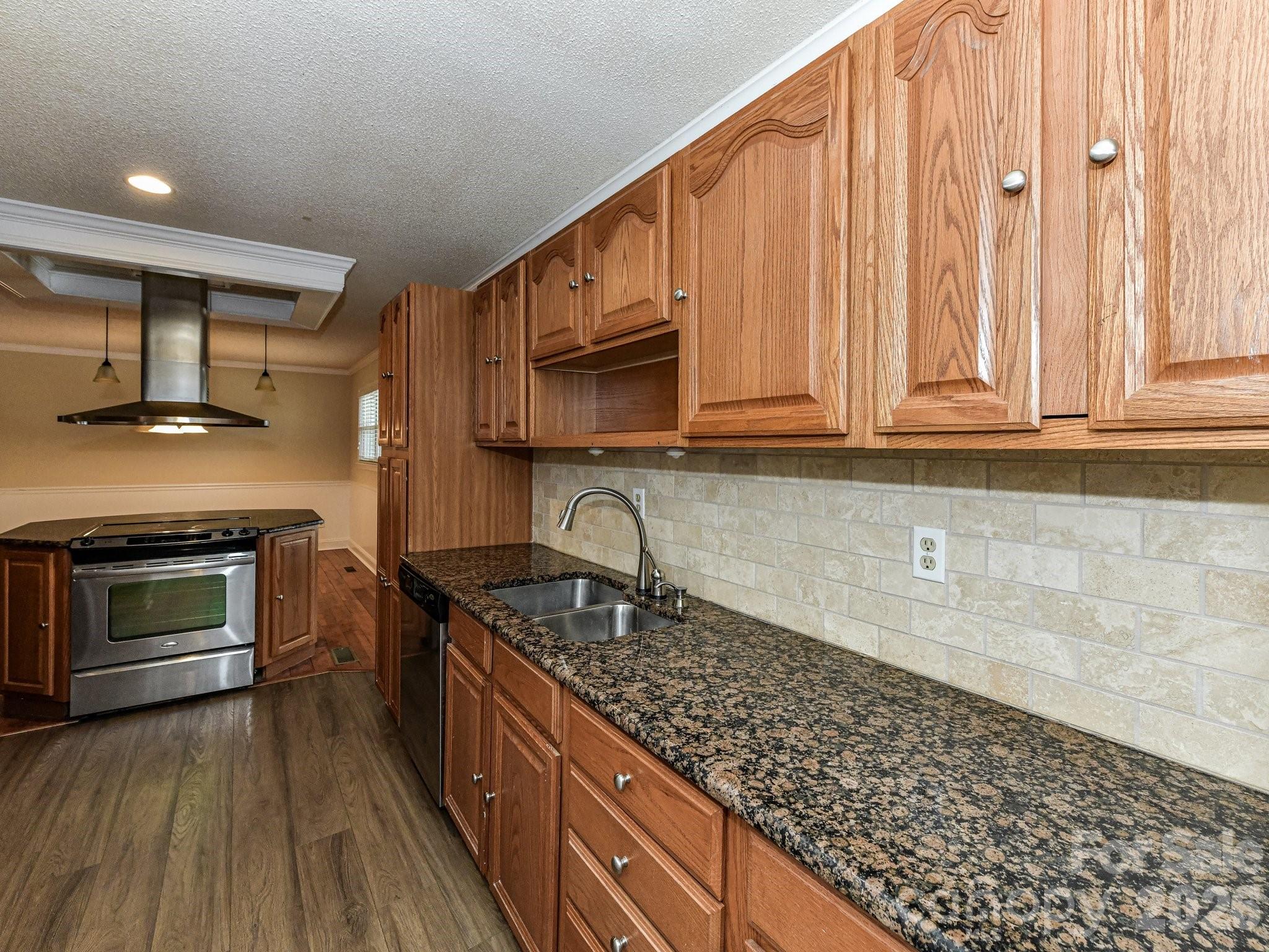 916 Lakewood Drive — Matthews