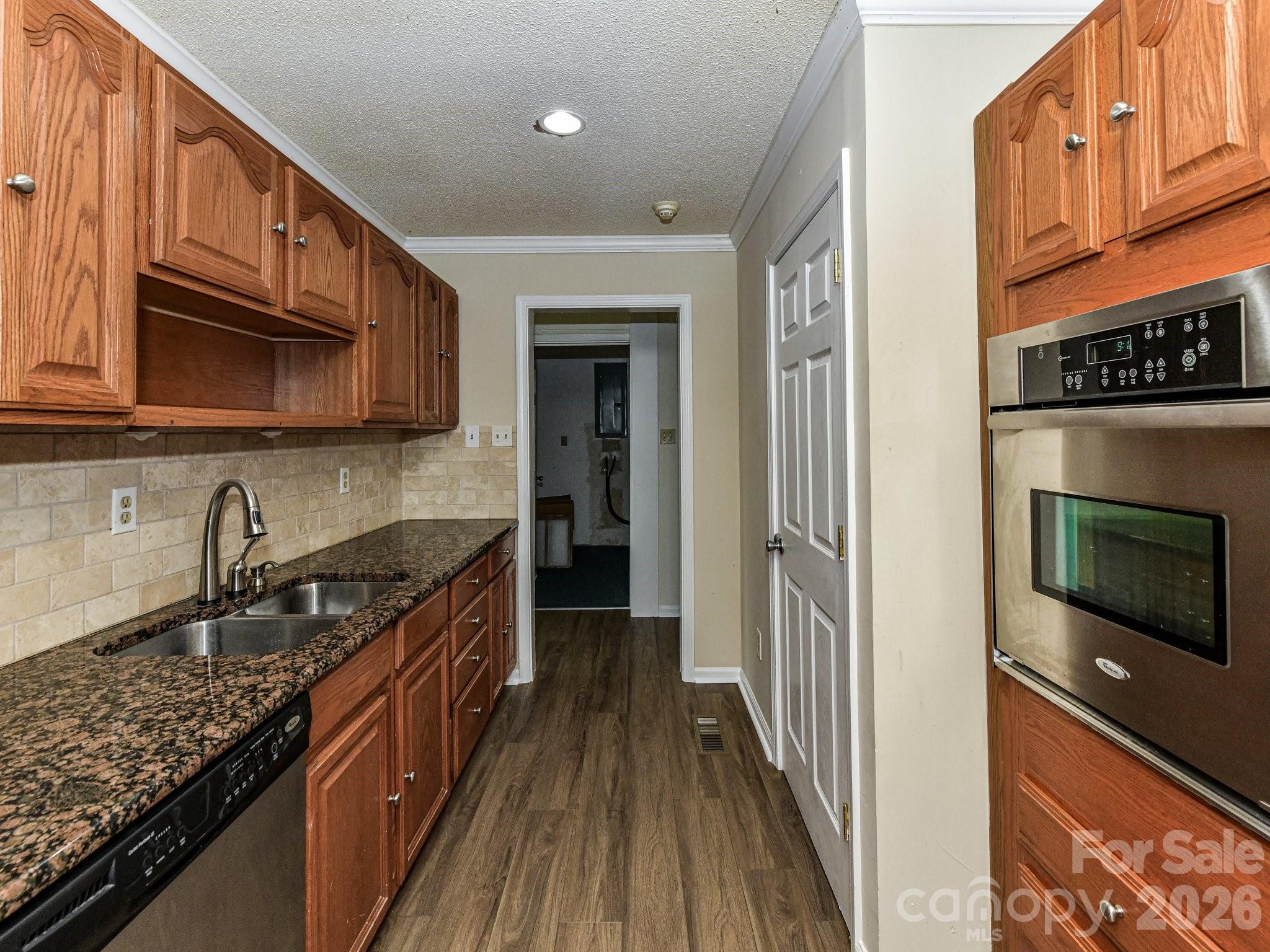 916 Lakewood Drive — Matthews