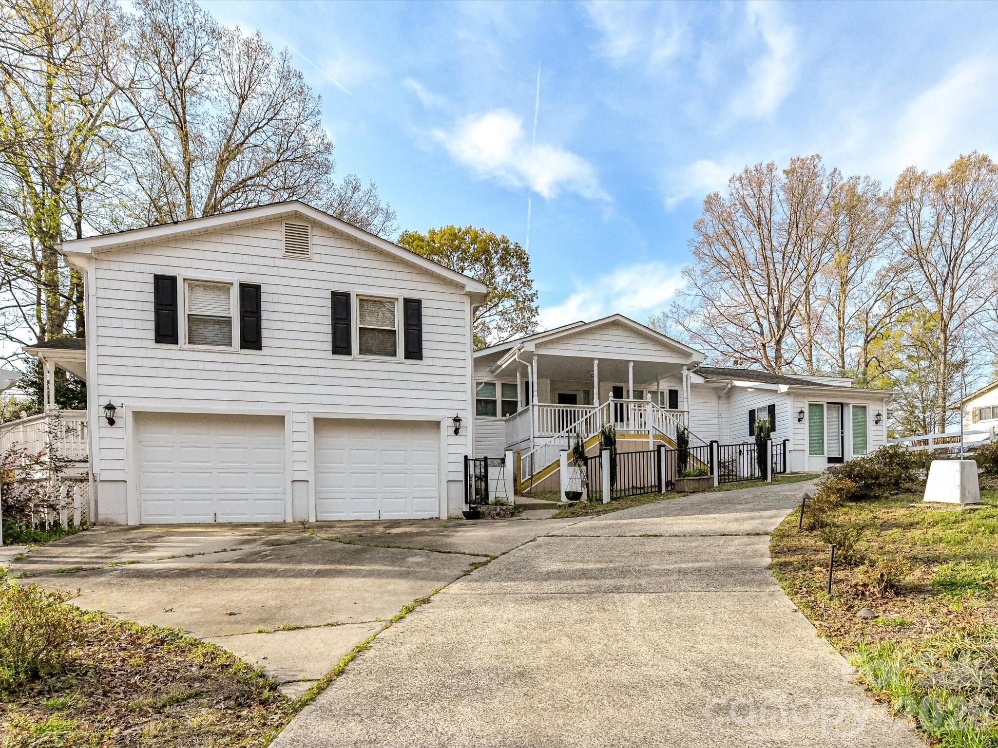 916 Lakewood Drive — Matthews