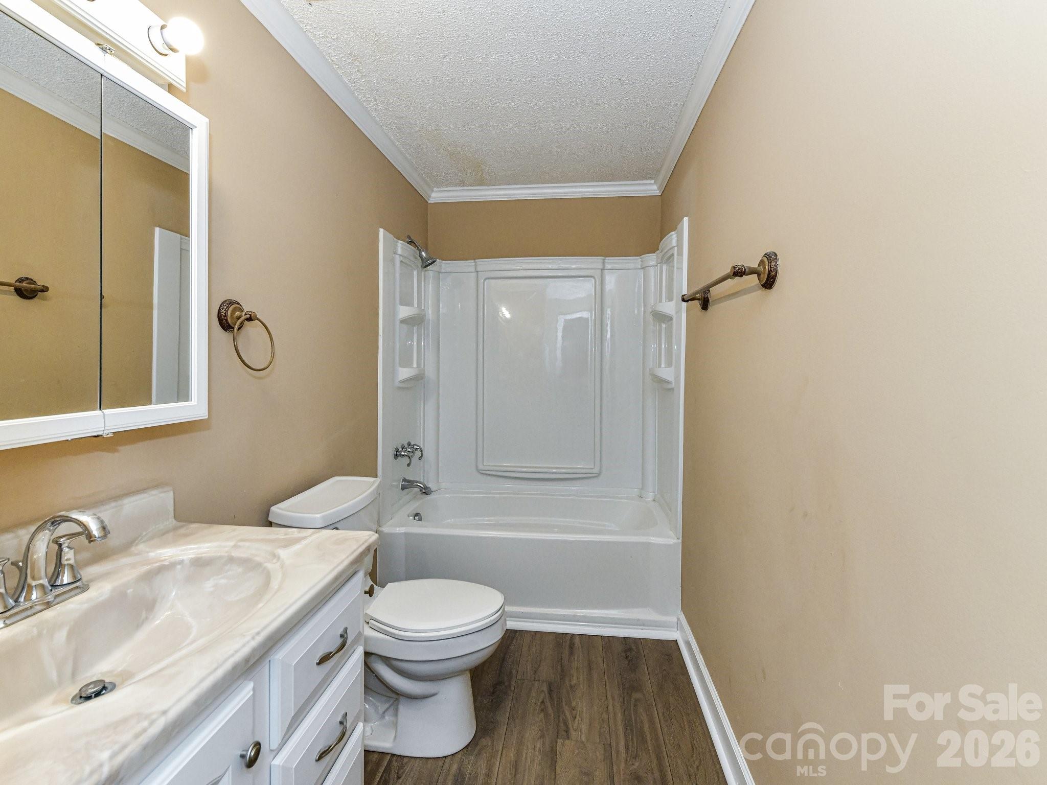 916 Lakewood Drive — Matthews