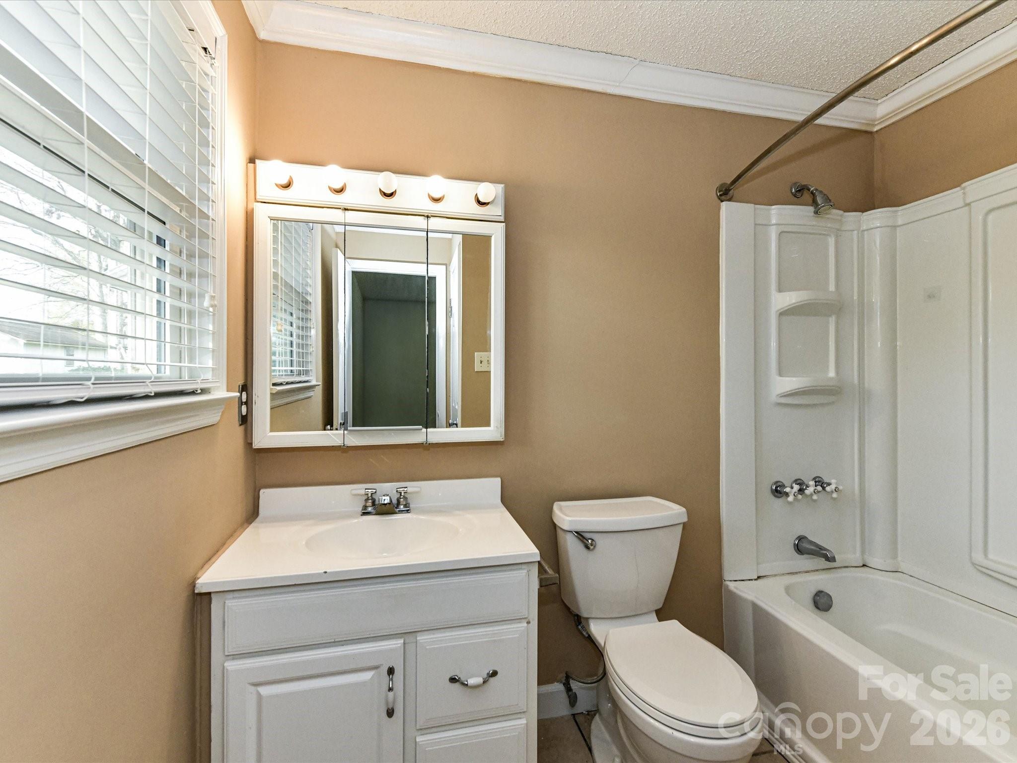 916 Lakewood Drive — Matthews
