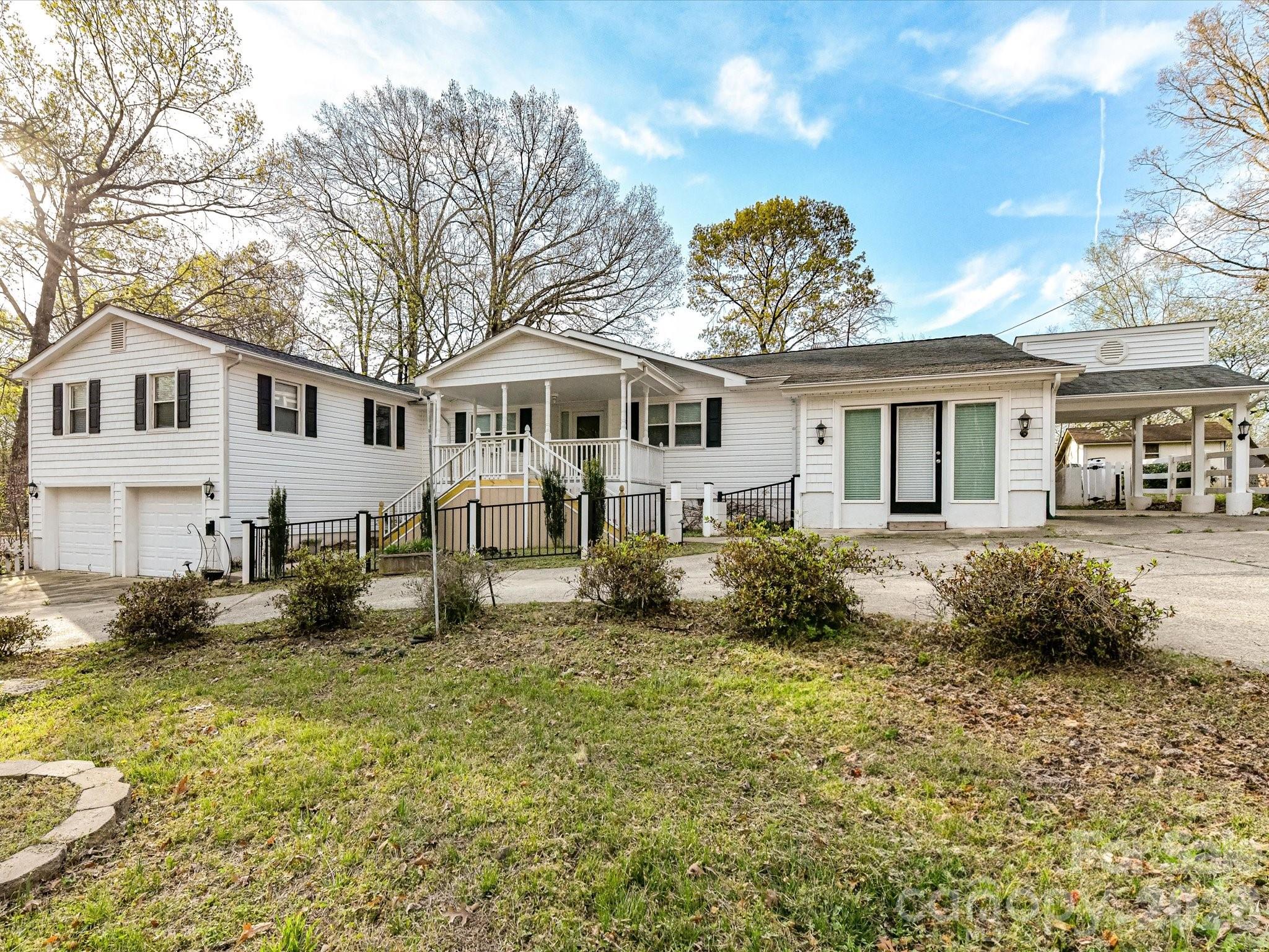 916 Lakewood Drive — Matthews