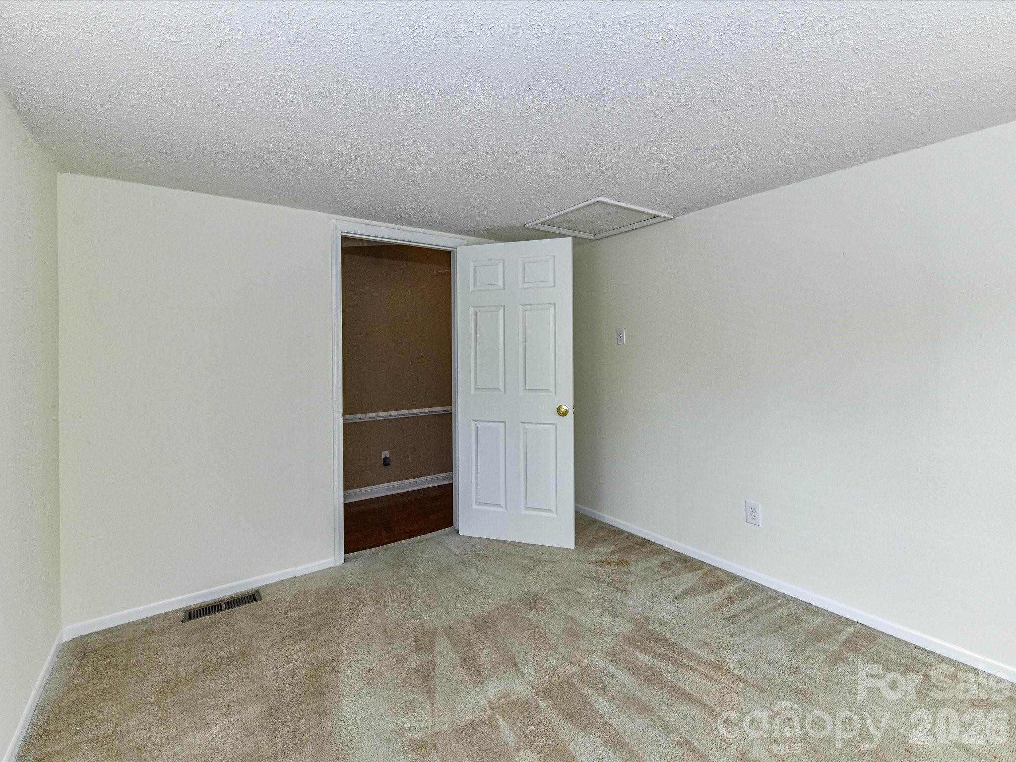 916 Lakewood Drive — Matthews