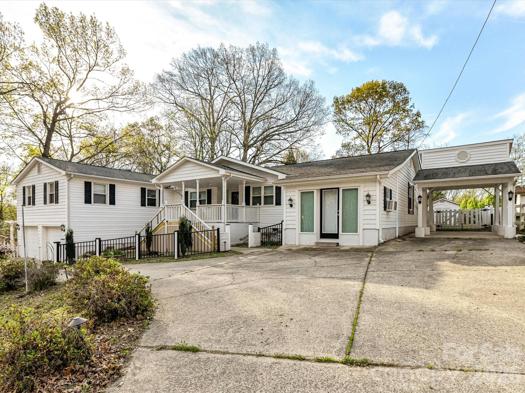 916 Lakewood Drive — Matthews
