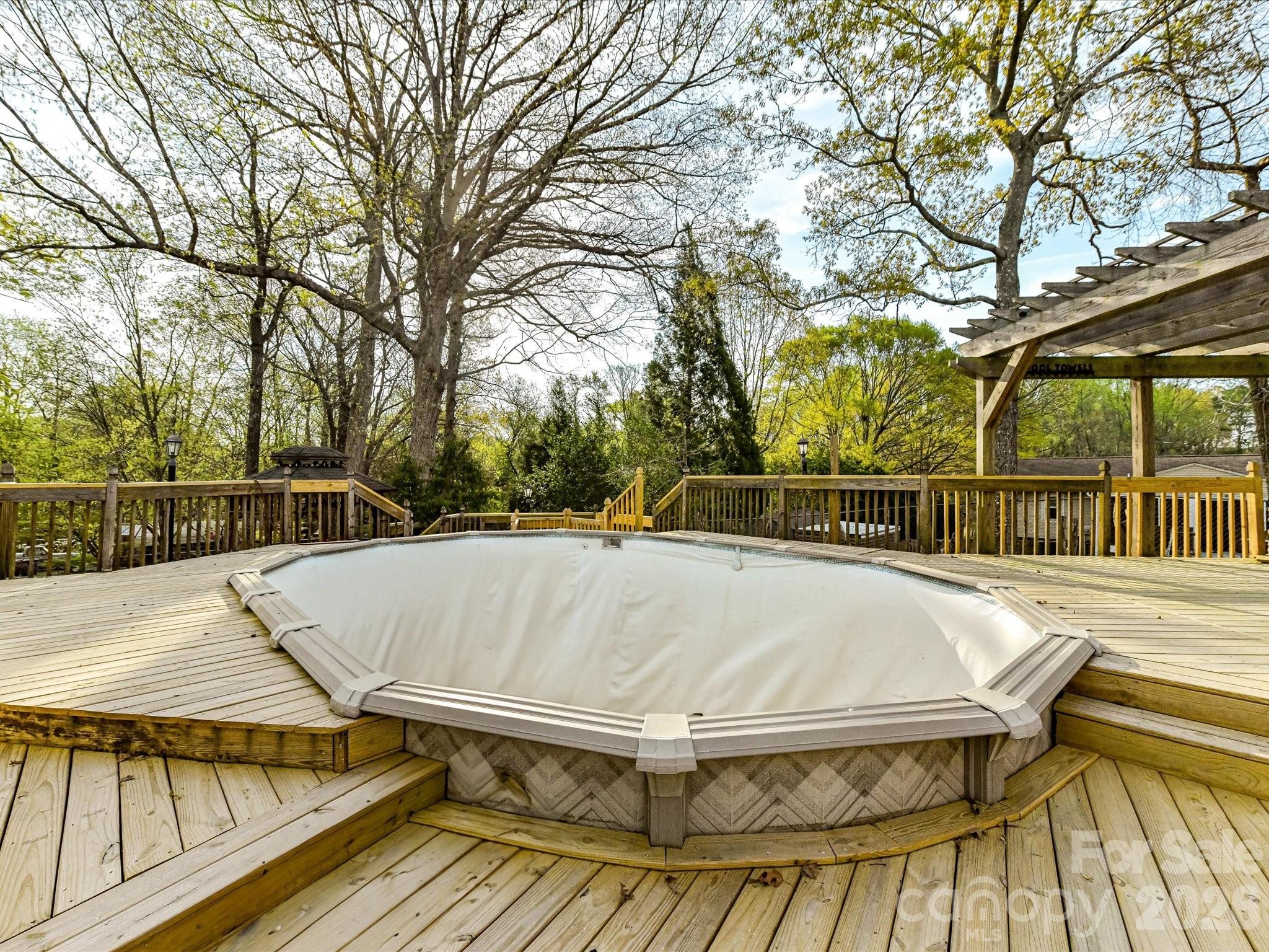 916 Lakewood Drive — Matthews