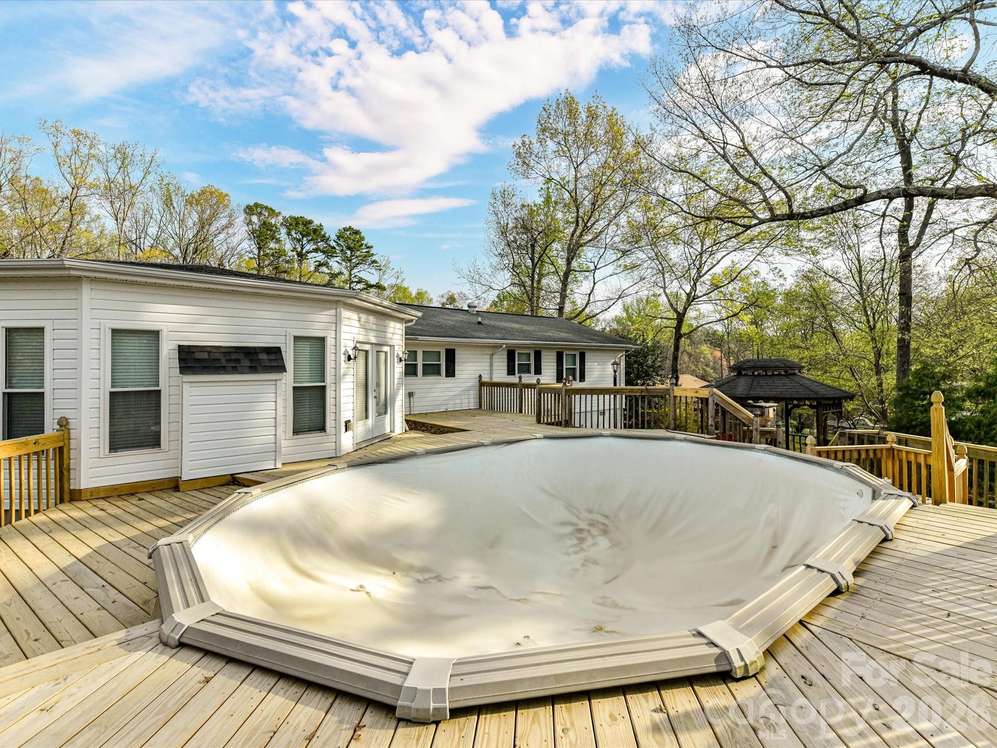 916 Lakewood Drive — Matthews