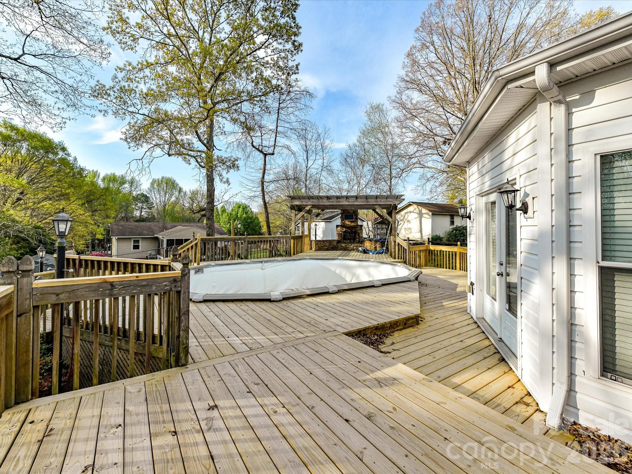 916 Lakewood Drive — Matthews