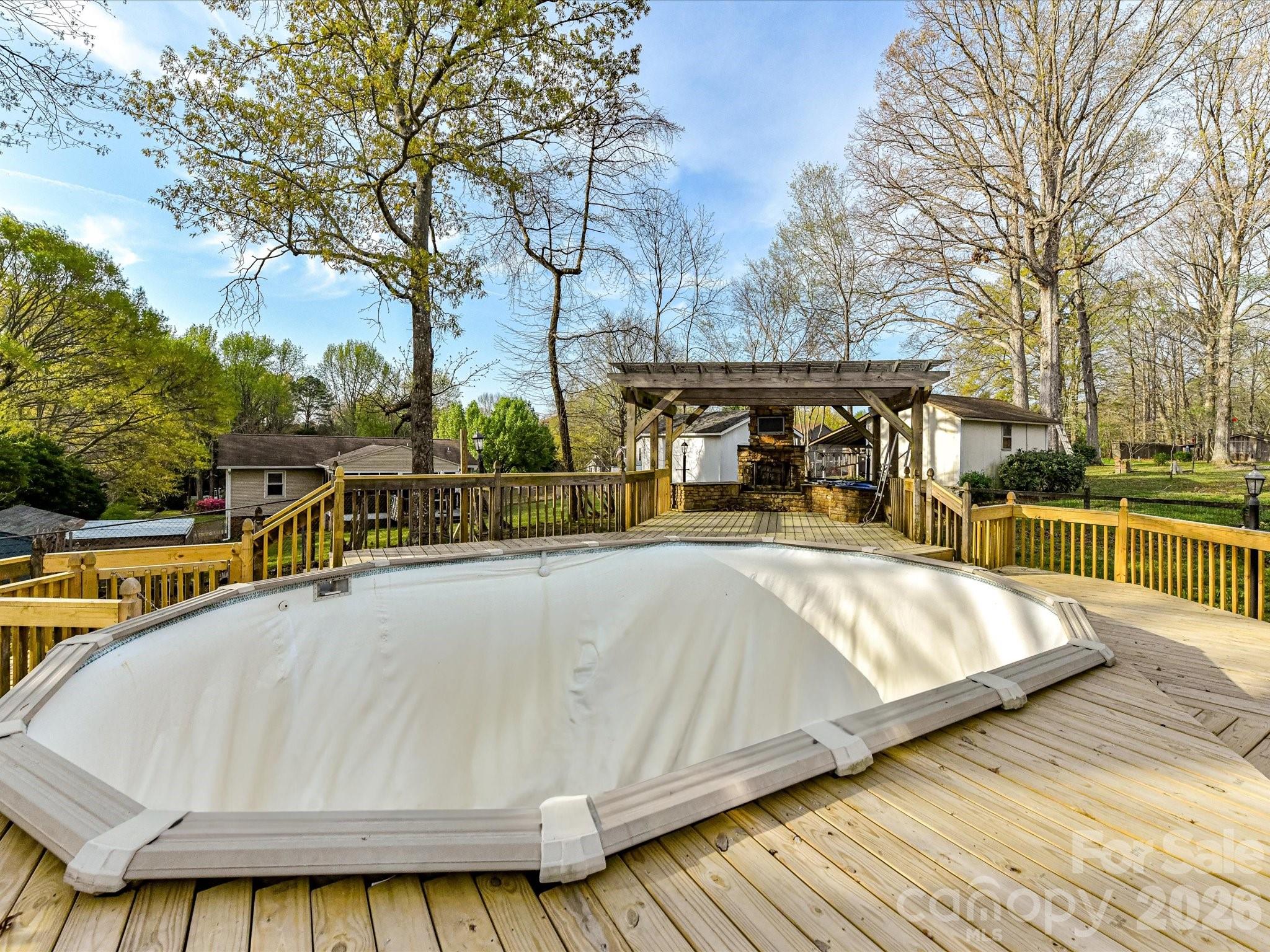 916 Lakewood Drive — Matthews