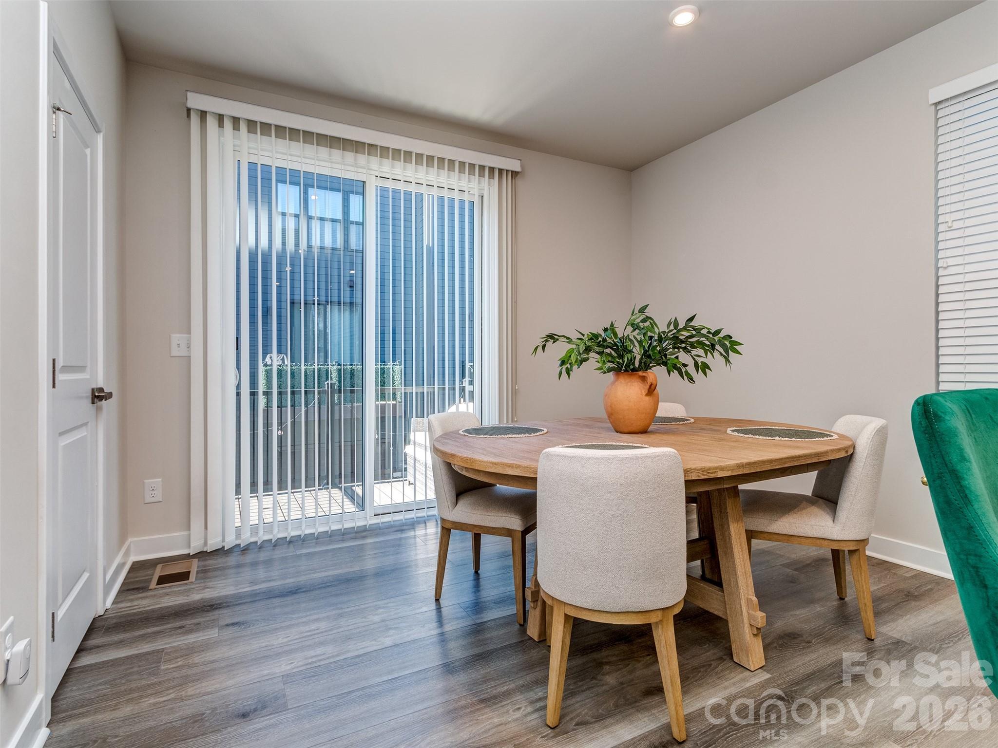 1033 Simcoe Lane — Charlotte