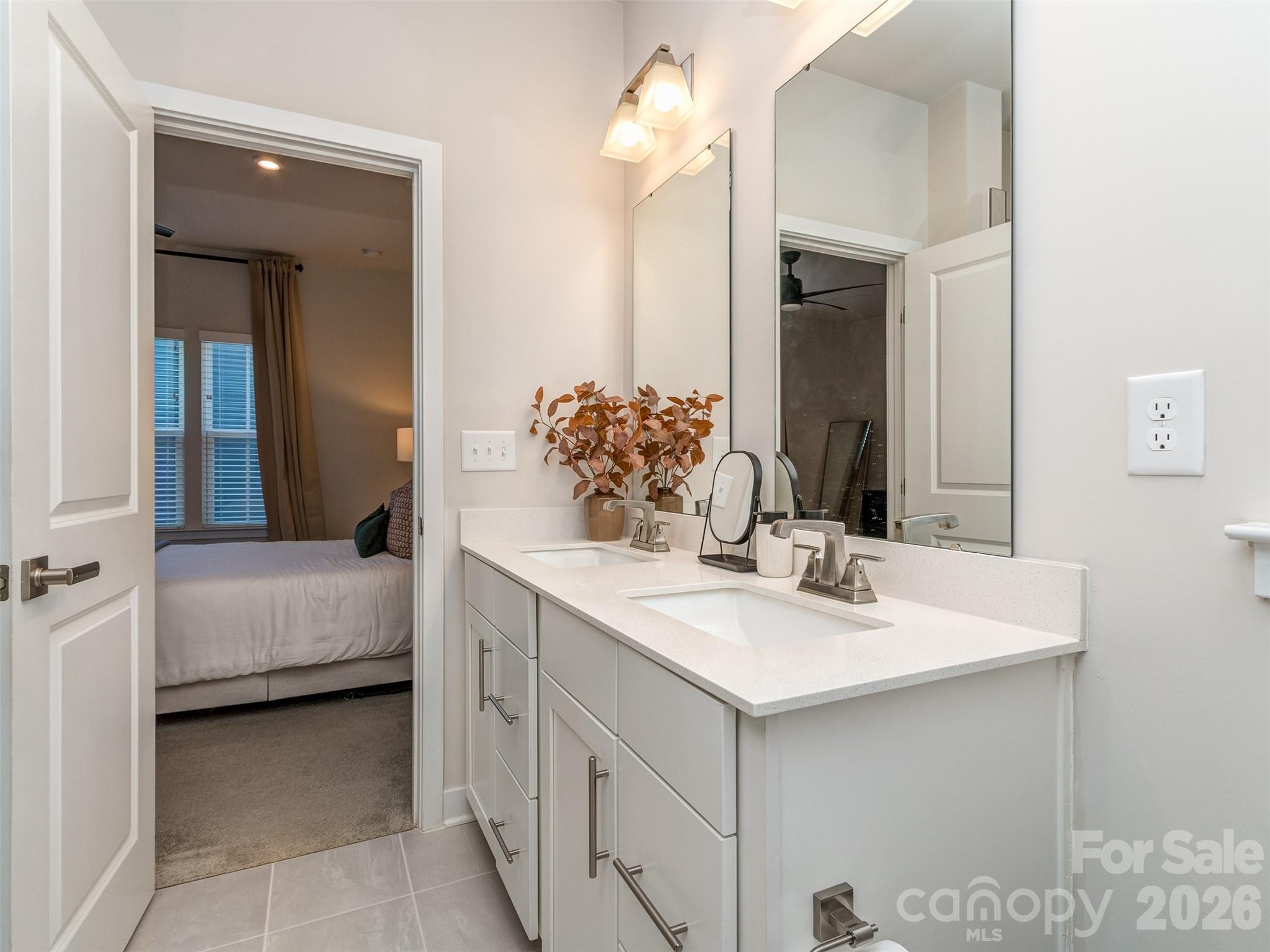 1033 Simcoe Lane — Charlotte