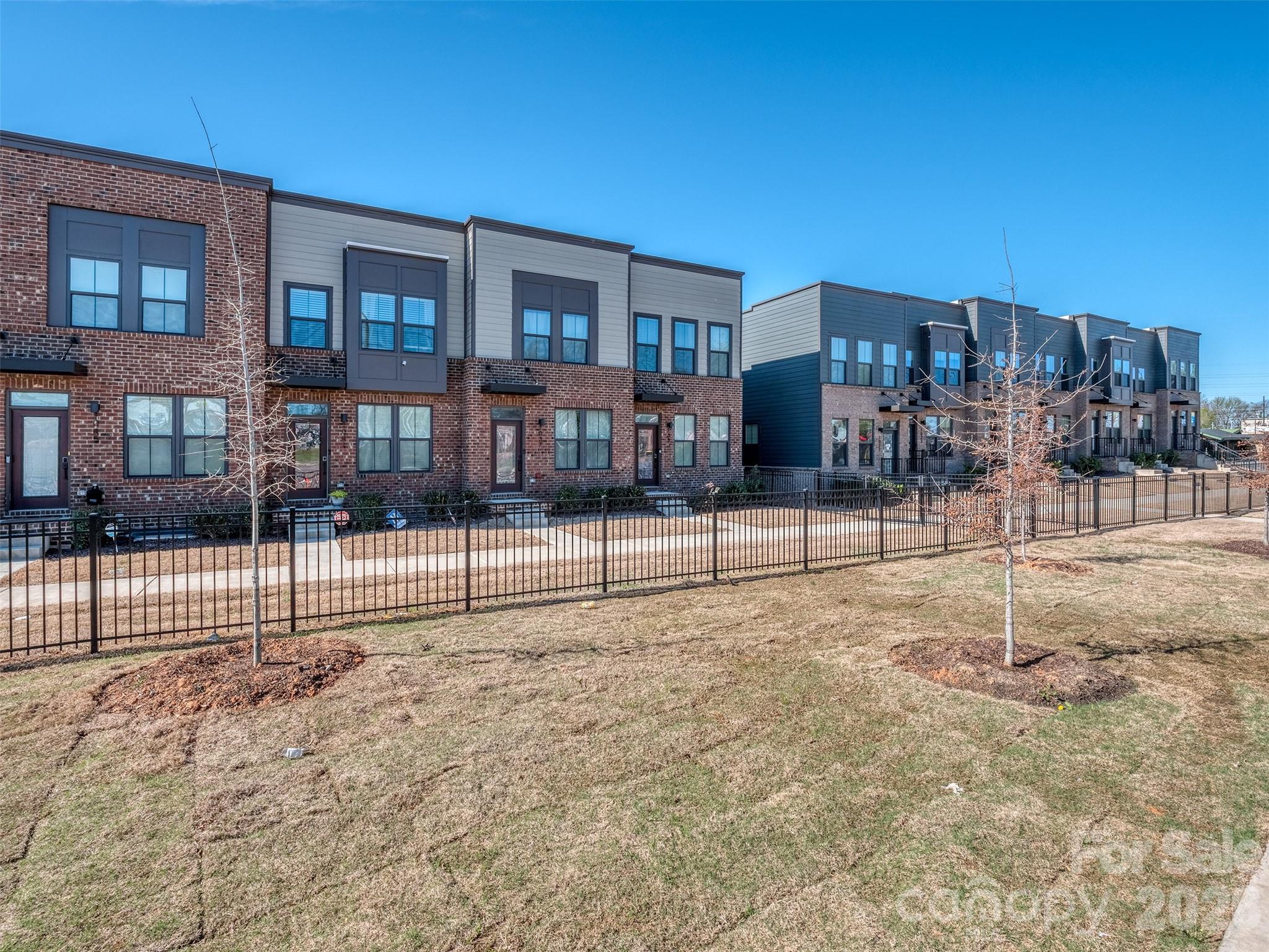 1033 Simcoe Lane — Charlotte