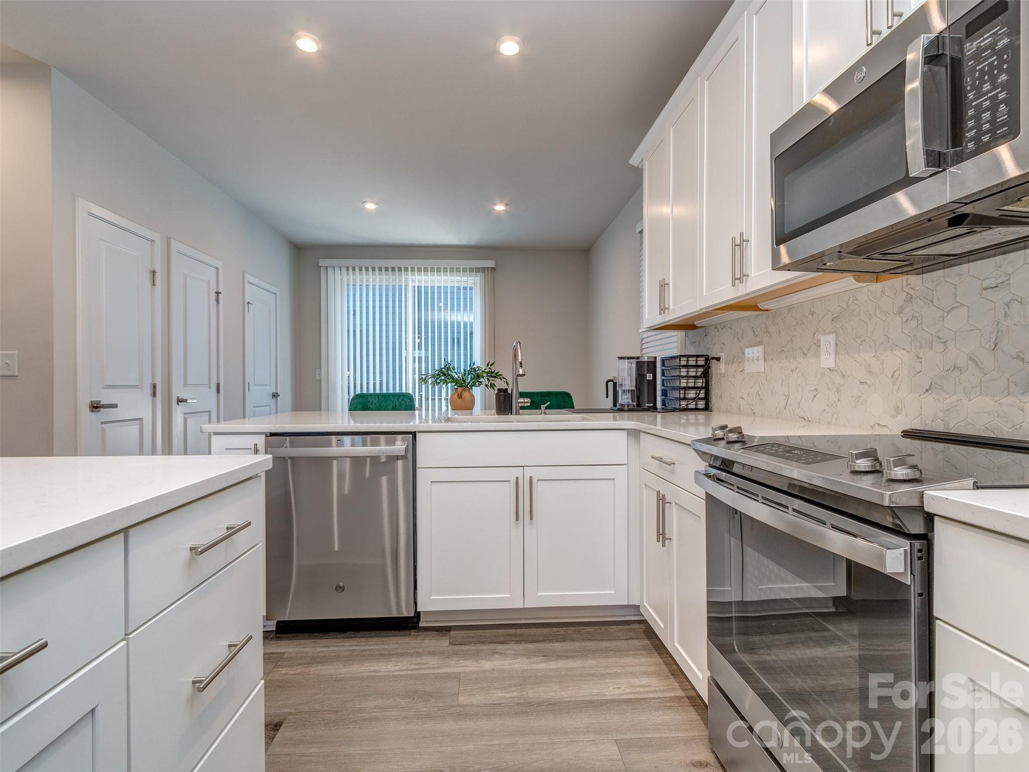 1033 Simcoe Lane — Charlotte