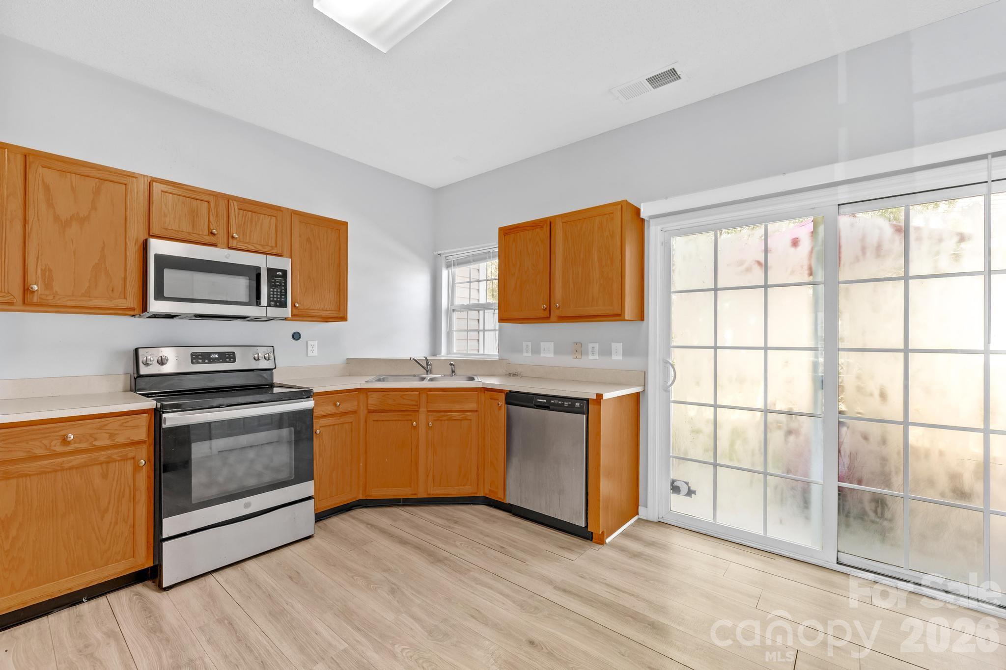 2823 Summergrove Court — Matthews