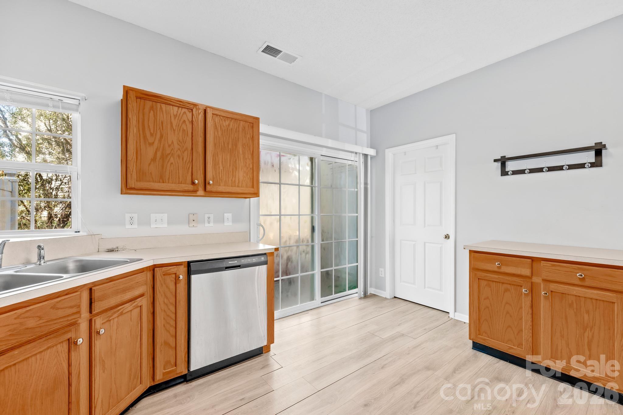 2823 Summergrove Court — Matthews