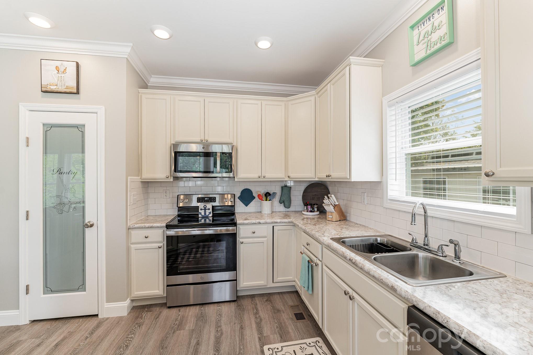 163 Cardinal Drive — New London