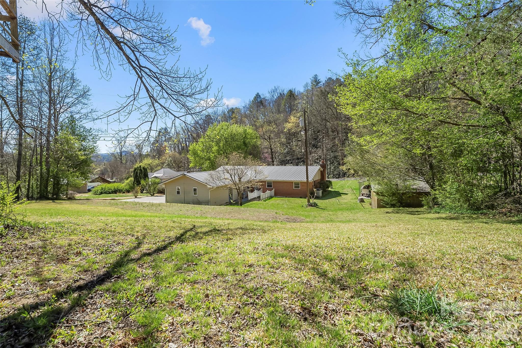 512 Paxton Creek Road — Marion