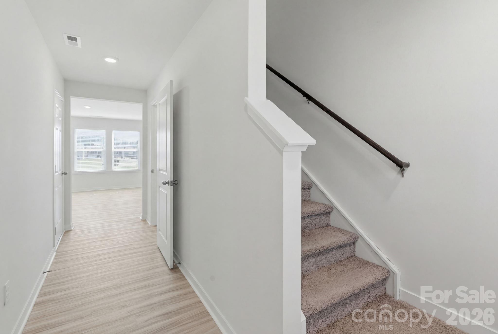 1006 20th Avenue Loop SE — Hickory