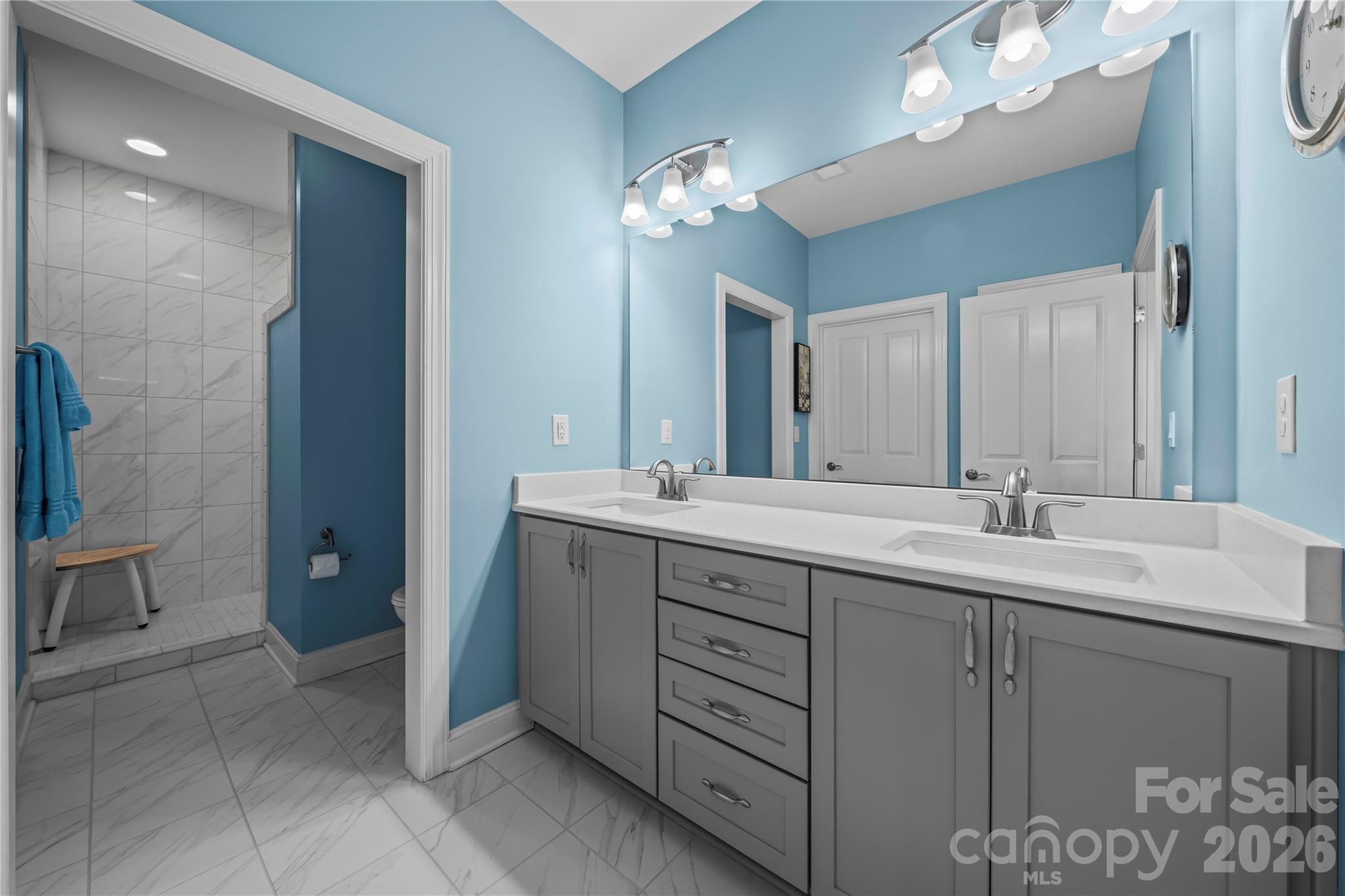 8020 Parknoll Drive — Huntersville