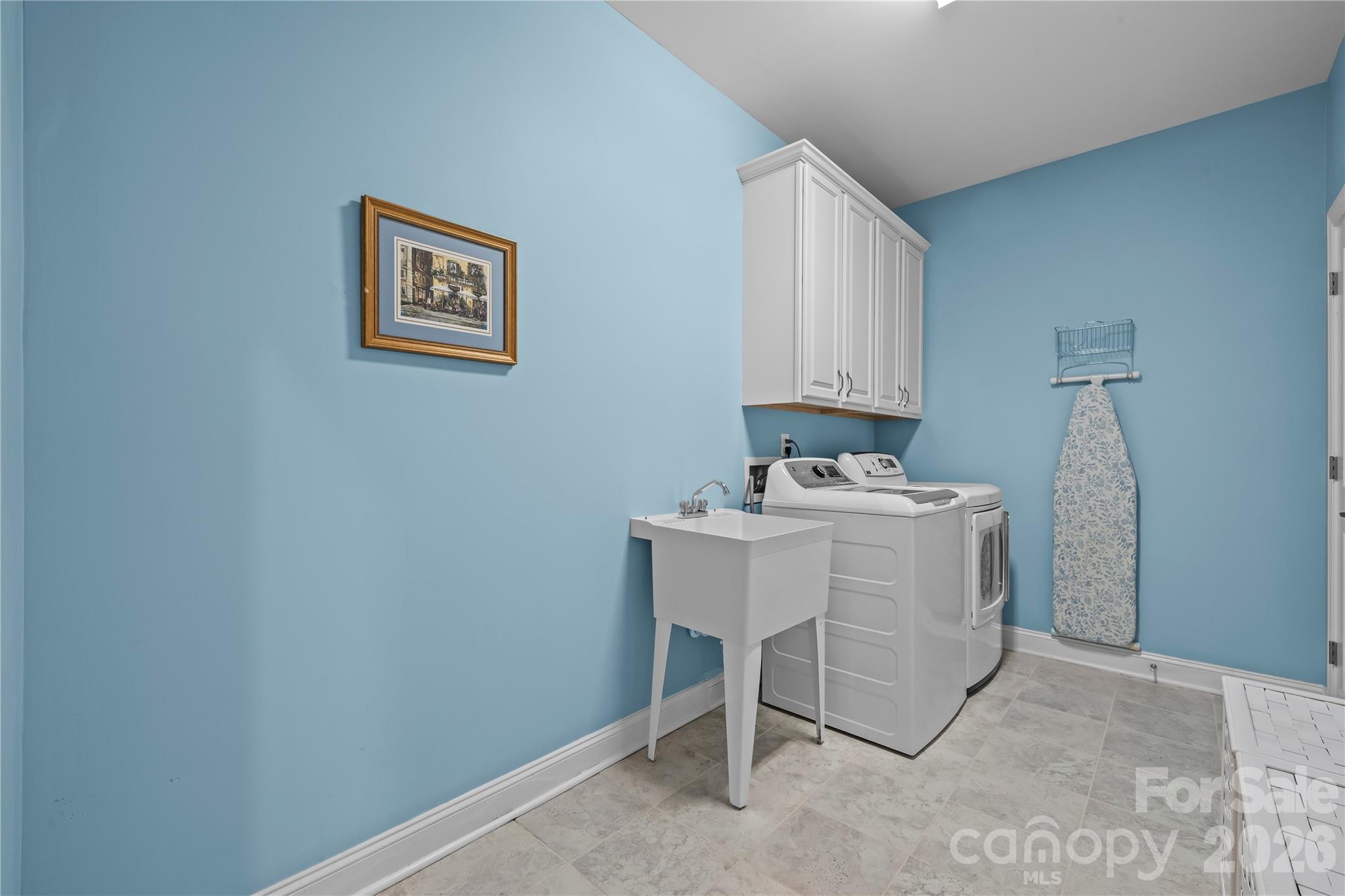 8020 Parknoll Drive — Huntersville