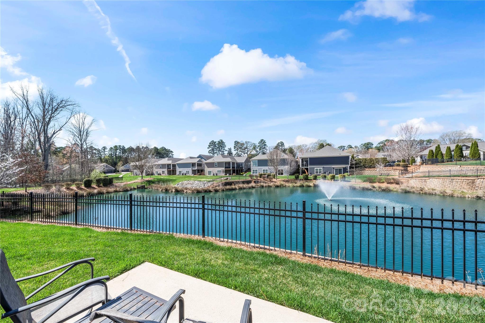 8020 Parknoll Drive — Huntersville