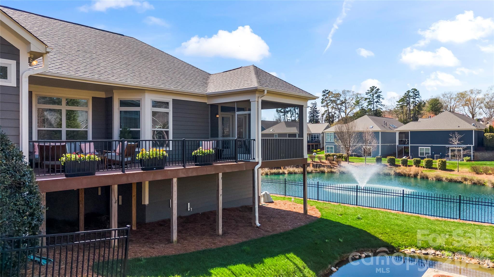 8020 Parknoll Drive — Huntersville