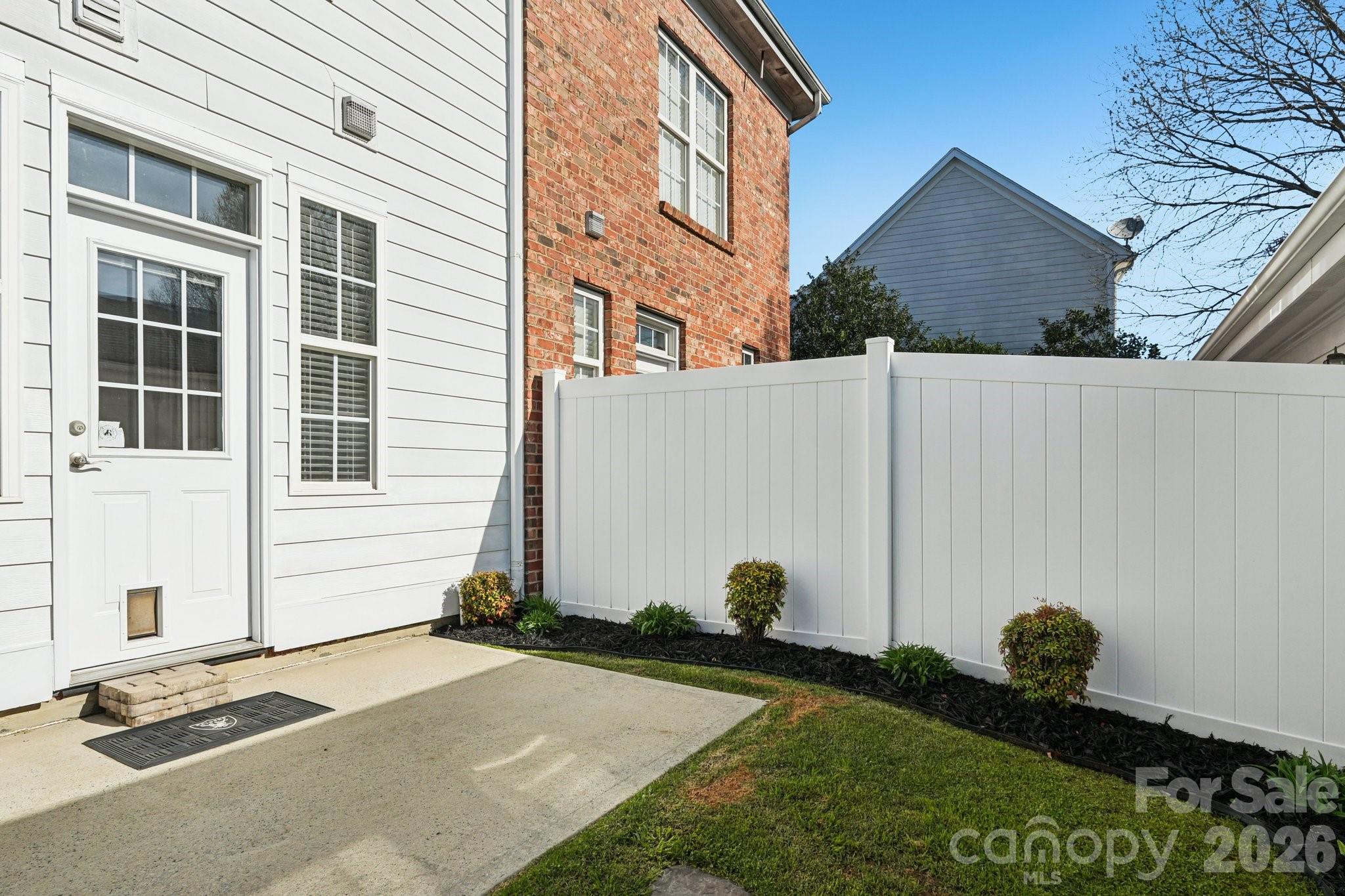 13234 Eastfield Village Lane — Charlotte