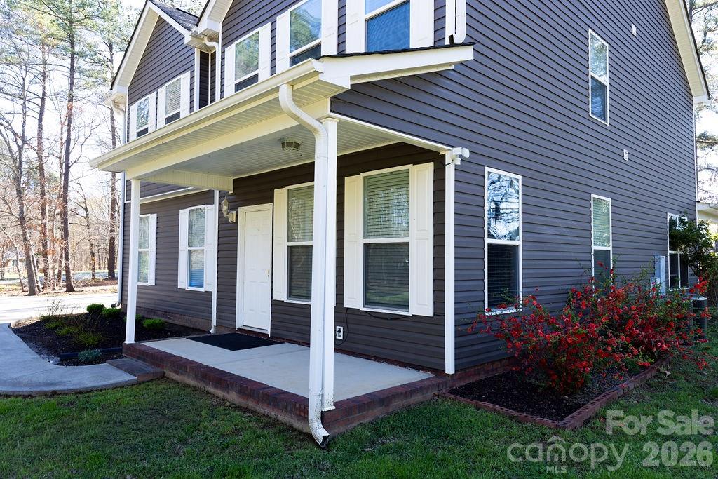 402 Spring Lake Drive — Monroe