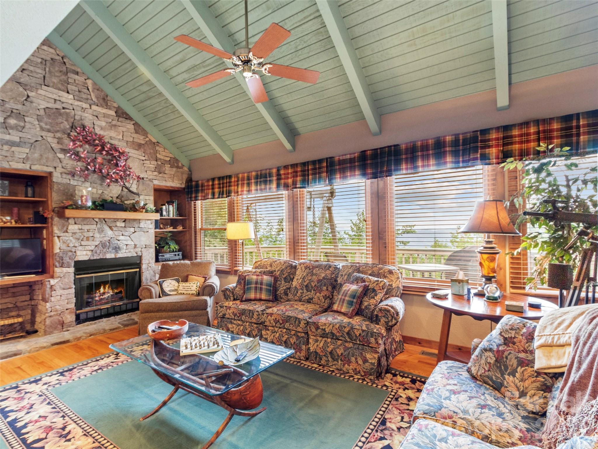 21 Ivy Ridge Road — Burnsville