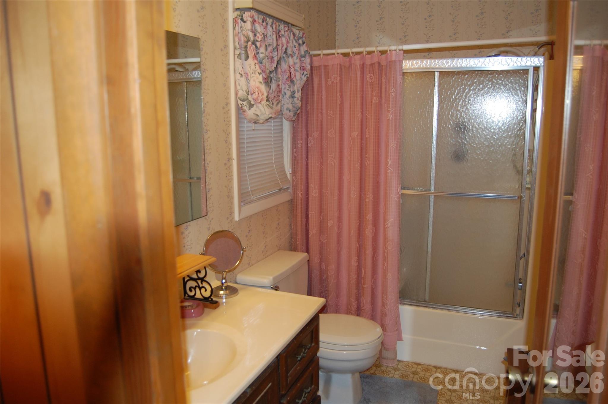 202 Knoll Circle — Newland