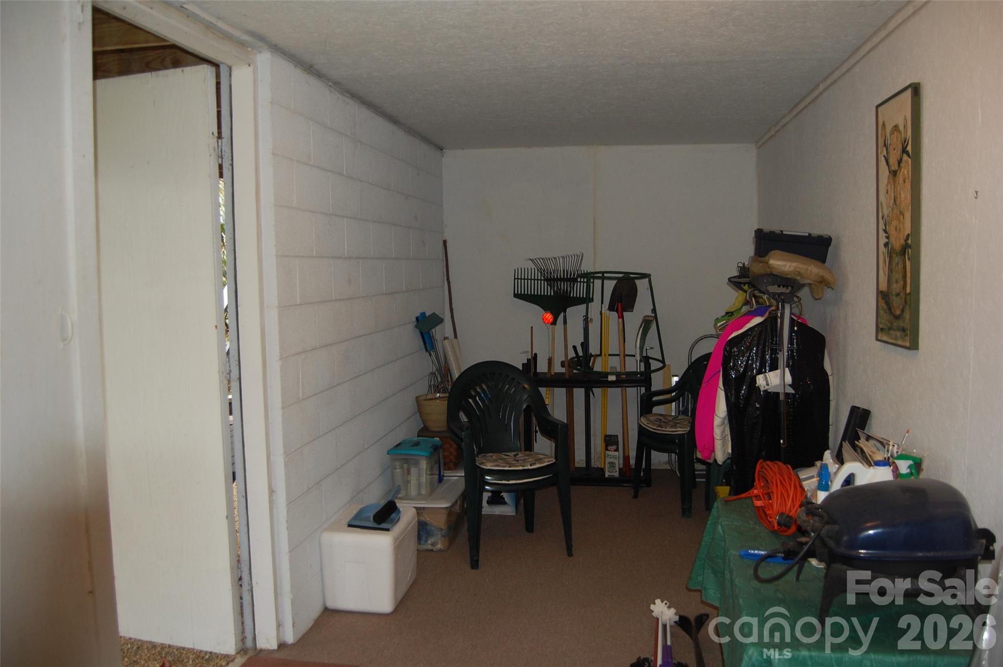 202 Knoll Circle — Newland