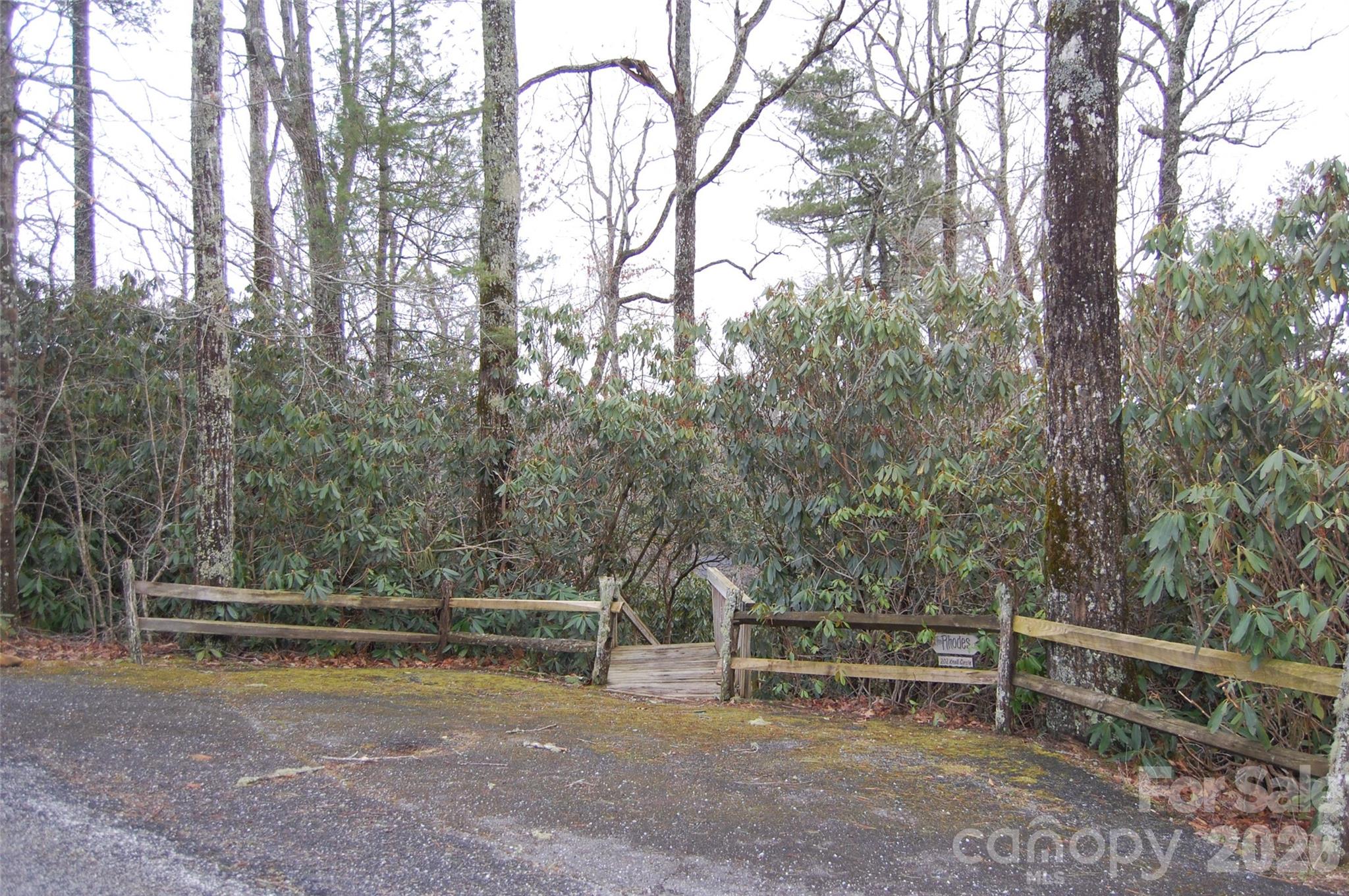 202 Knoll Circle — Newland