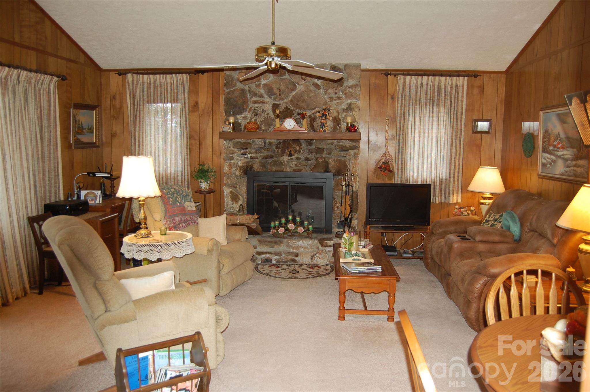 202 Knoll Circle — Newland