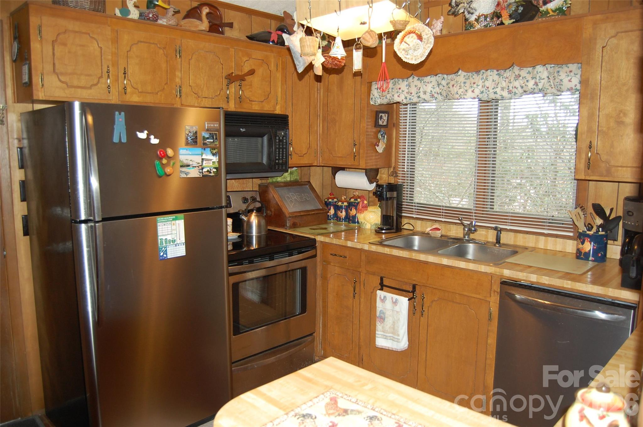 202 Knoll Circle — Newland